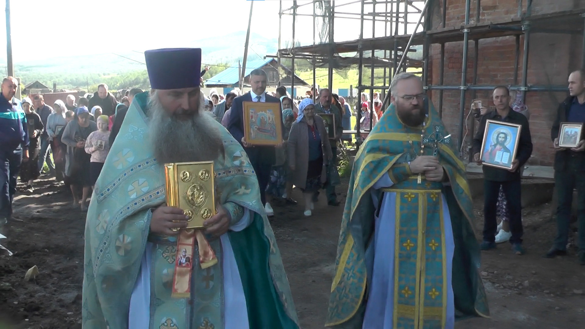 В церкви Успения Пресвятой Богородицы в Калинино провели литургию впервые за несколько десятилетий