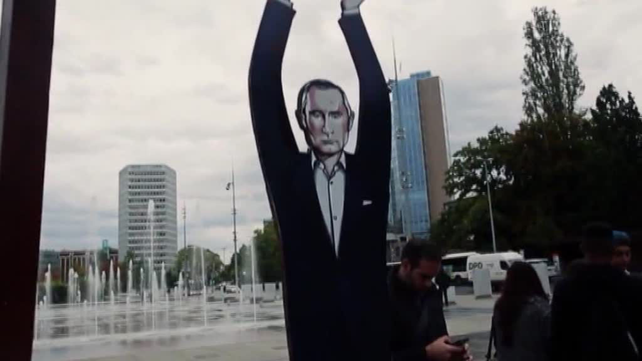 Путина поставили в Женеве для сохранения равновесия