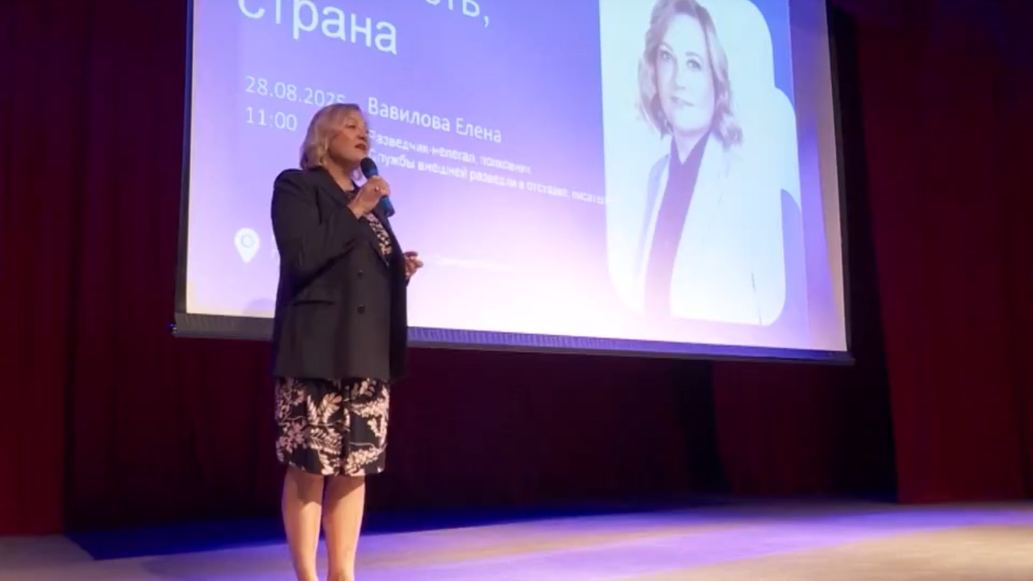В Саратове прошла встреча "Долг. Честь. Страна" с Еленой Вавиловой