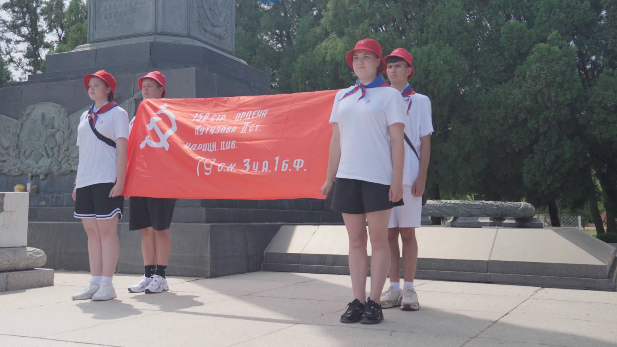 Юные забайкальцы-участники проекта РЮЗ «Культура мира в рюкзаке» провели торжественный митинг, посвященный окончанию Второй мировой войны в Люйшуне