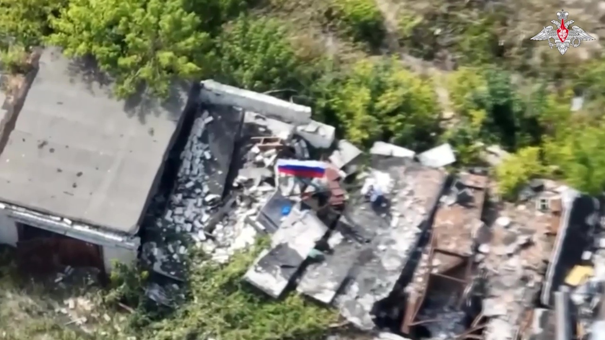 В Киеве стараются не замечать поднятые в Купянске российские флаги