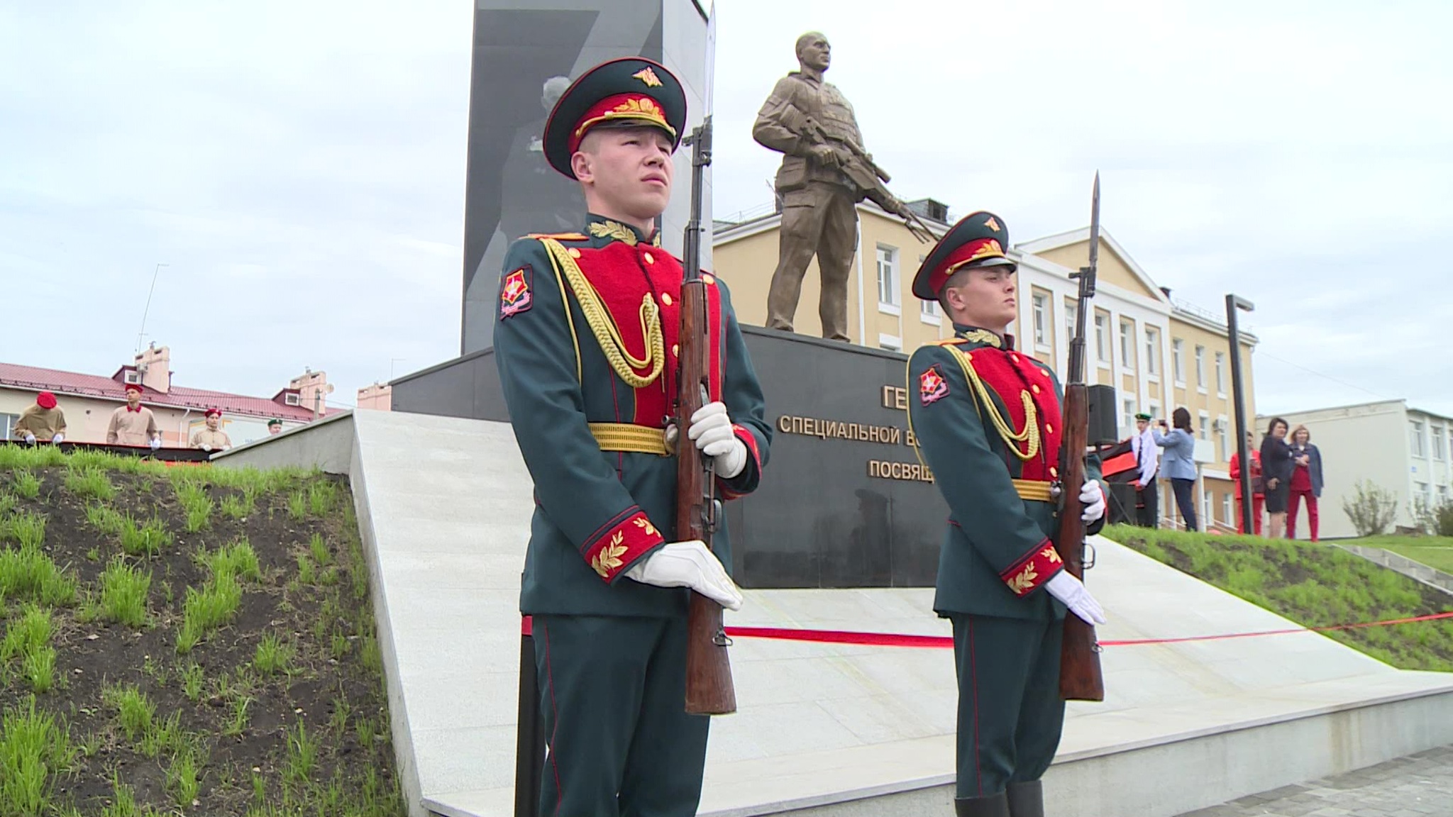 В селе Долгодеревенское открыли сквер героям-участникам специальной военной операции