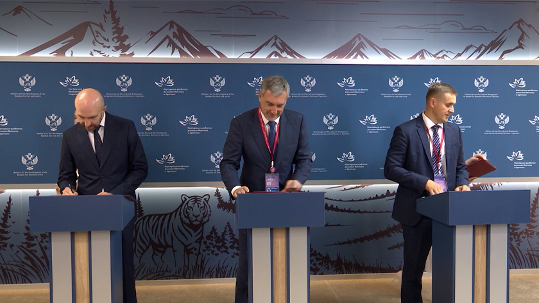 Строительство, торговля и энергетика: амурская делегация подписала ряд соглашений с инвесторами на ВЭФ