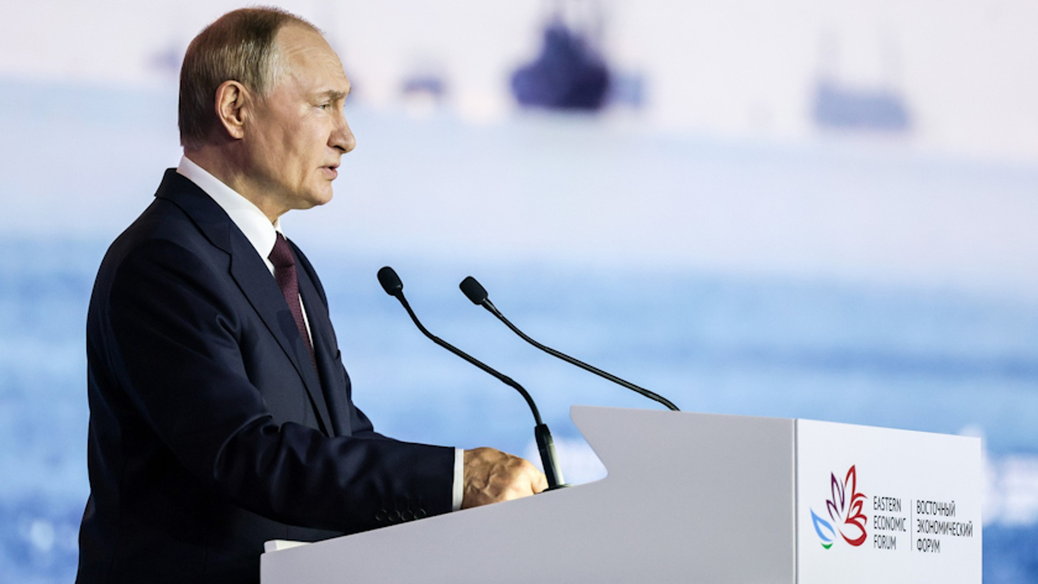 Владимир Путин на пленарном заседании ВЭФ: Мы должны запустить новый этап развития Дальнего Востока