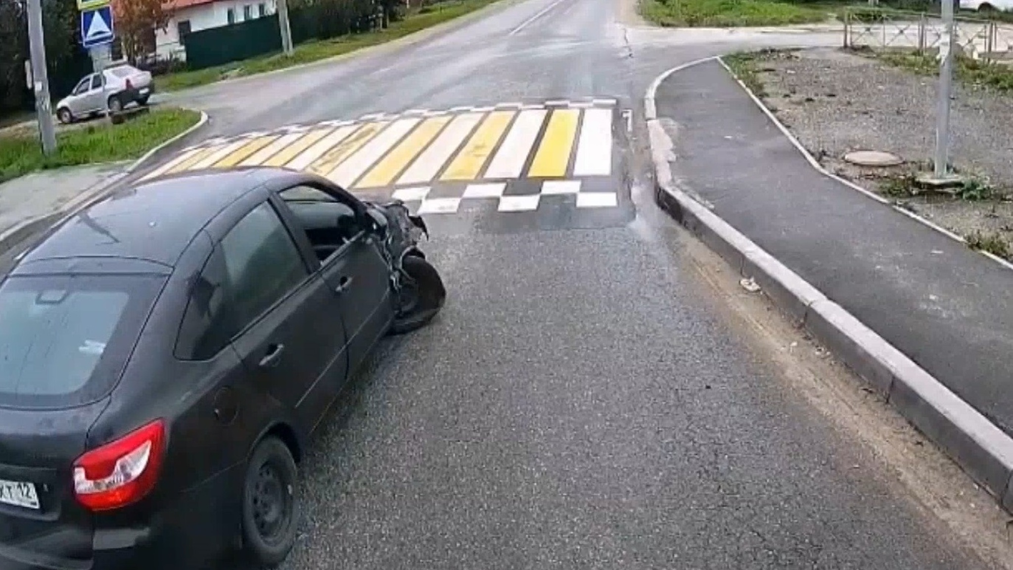Нетрезвый водитель с лопнувшим колесом пытался скрыться после ДТП с автобусом в Йошкар-Оле