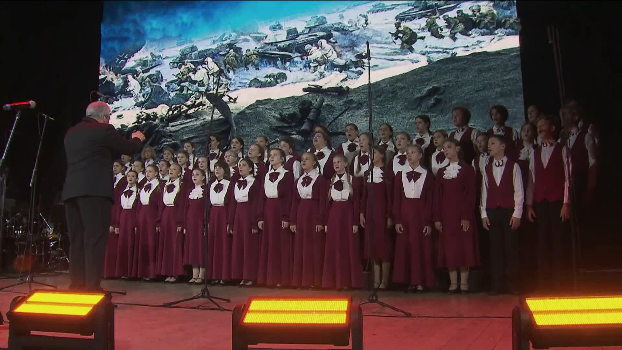 Большой детский хор исполнил хиты Александры Пахмутовой