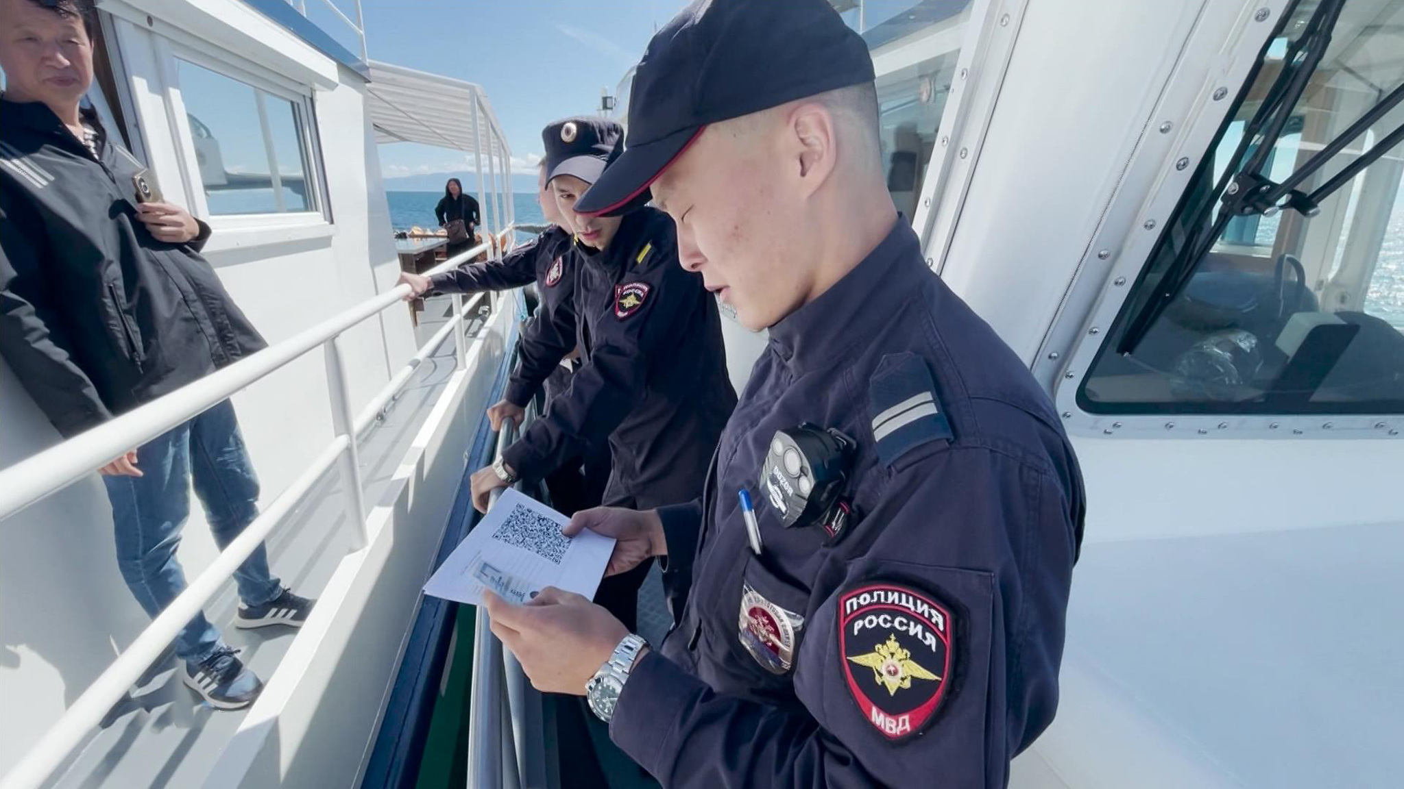 Полиция проверяет, как развлекают туристов на берегах Байкала