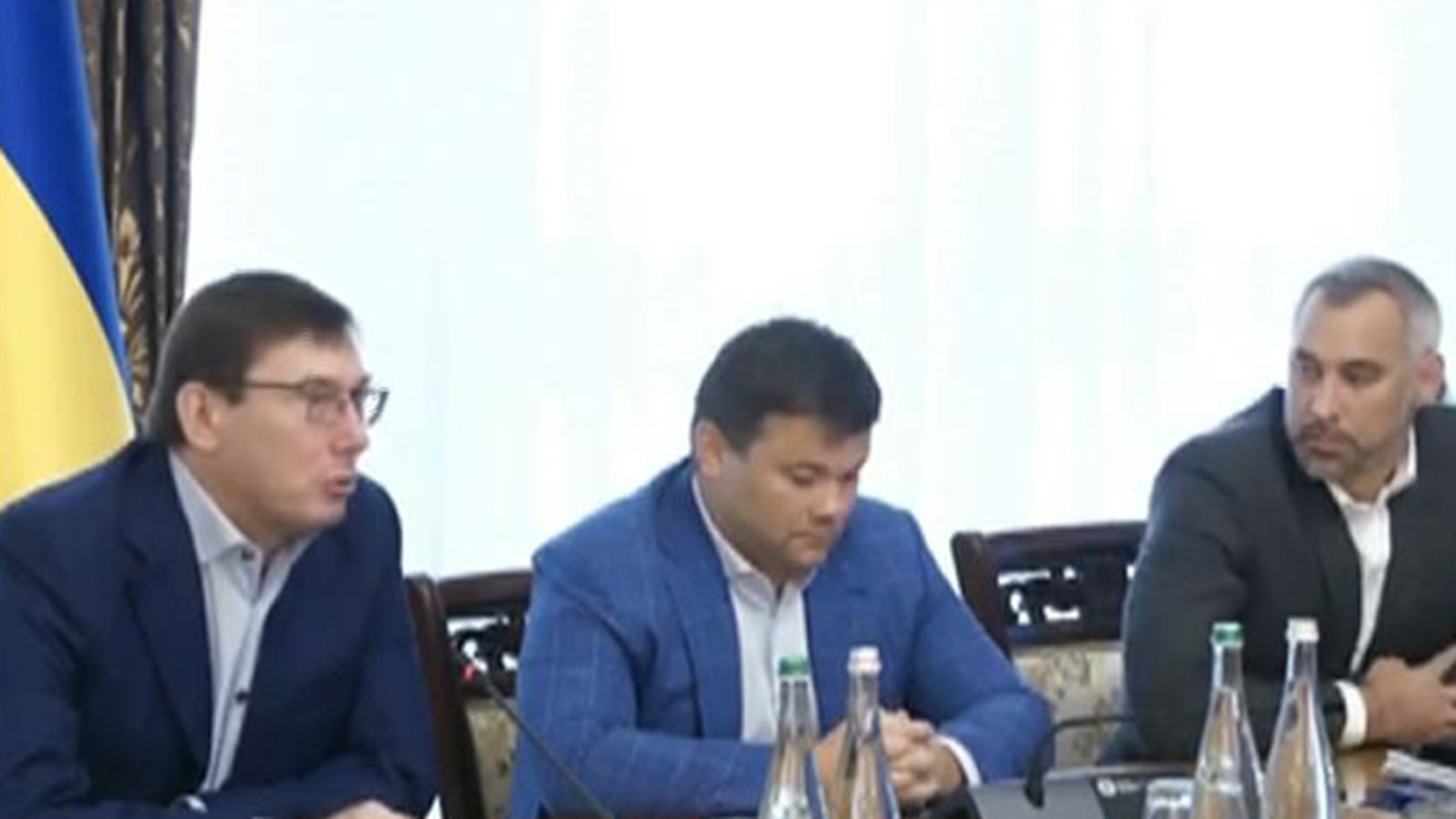 Приближенные экс-президента Украины Порошенко фиктивно числились в теробороне