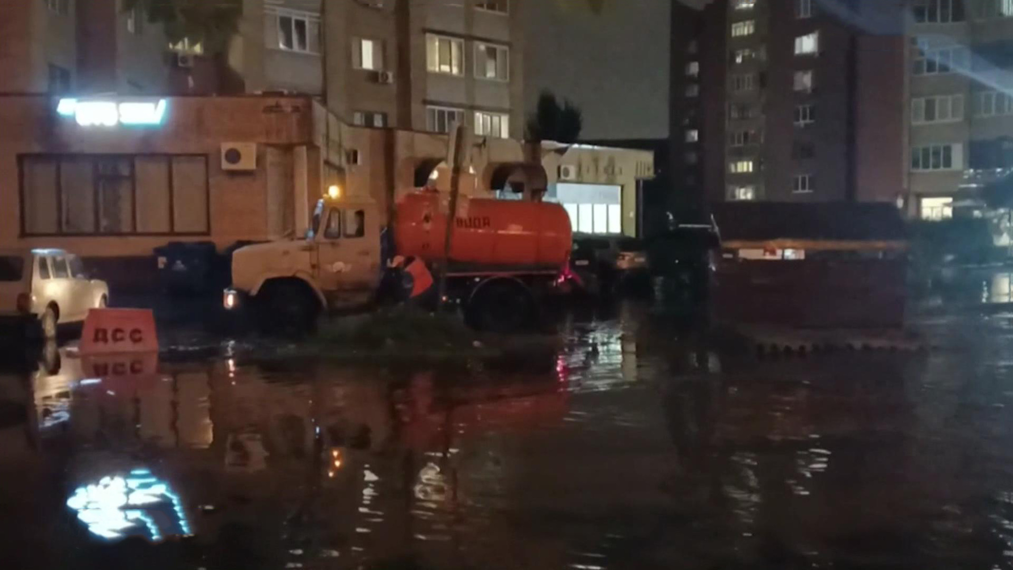 Улицы Тюмени затопило после проливных дождей