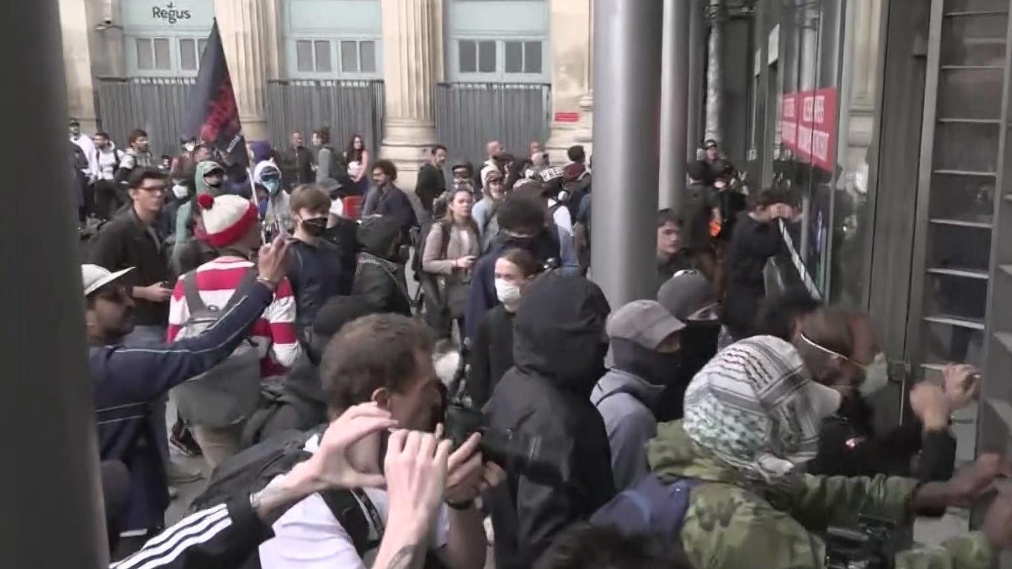 Францию охватила общенациональная акция протеста