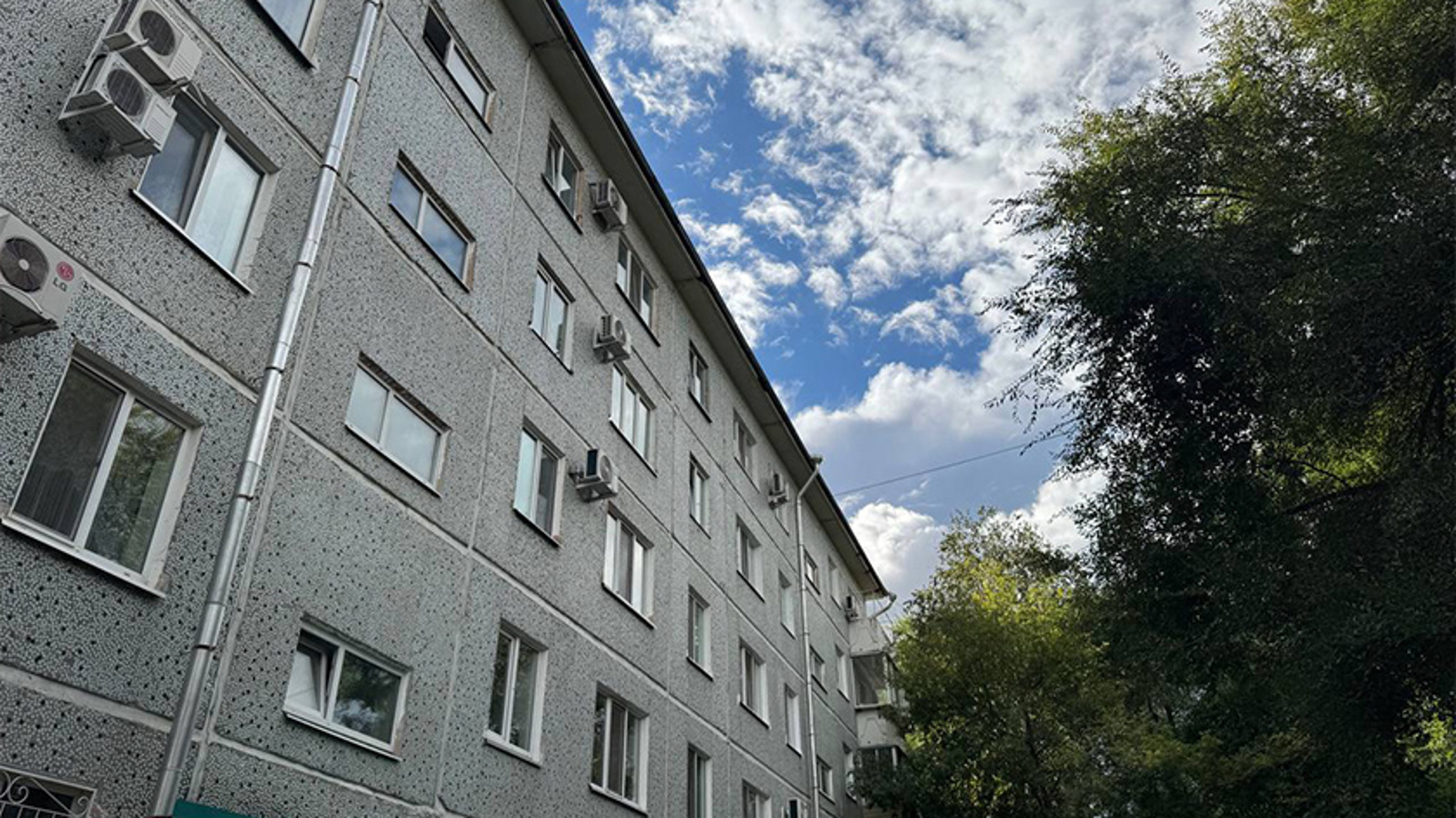 Благовещенские многоэтажки активно готовят к отопительному сезону