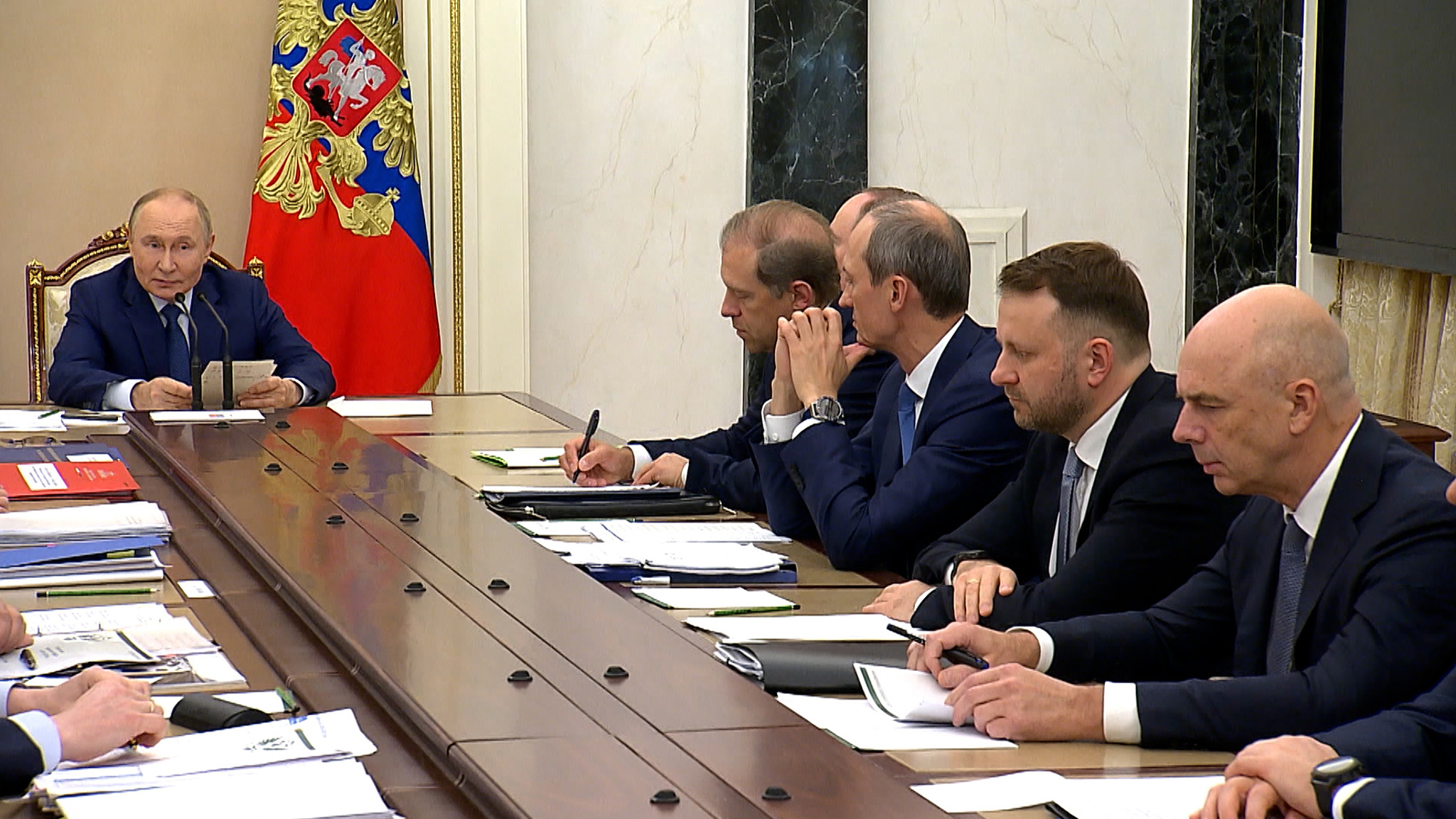 Президент обсудил с правительством проект бюджета и положение дел в экономике