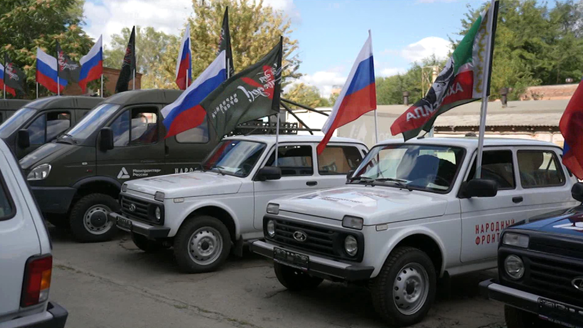 Из Ростова-на-Дону отправили в зону боевых действий 70 машин