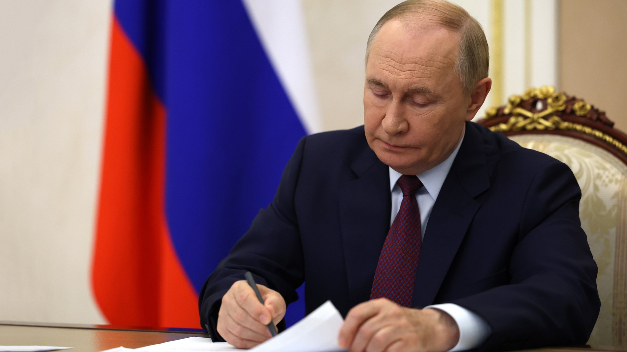 Ряд граждан РФ освобождены от обязательных работ