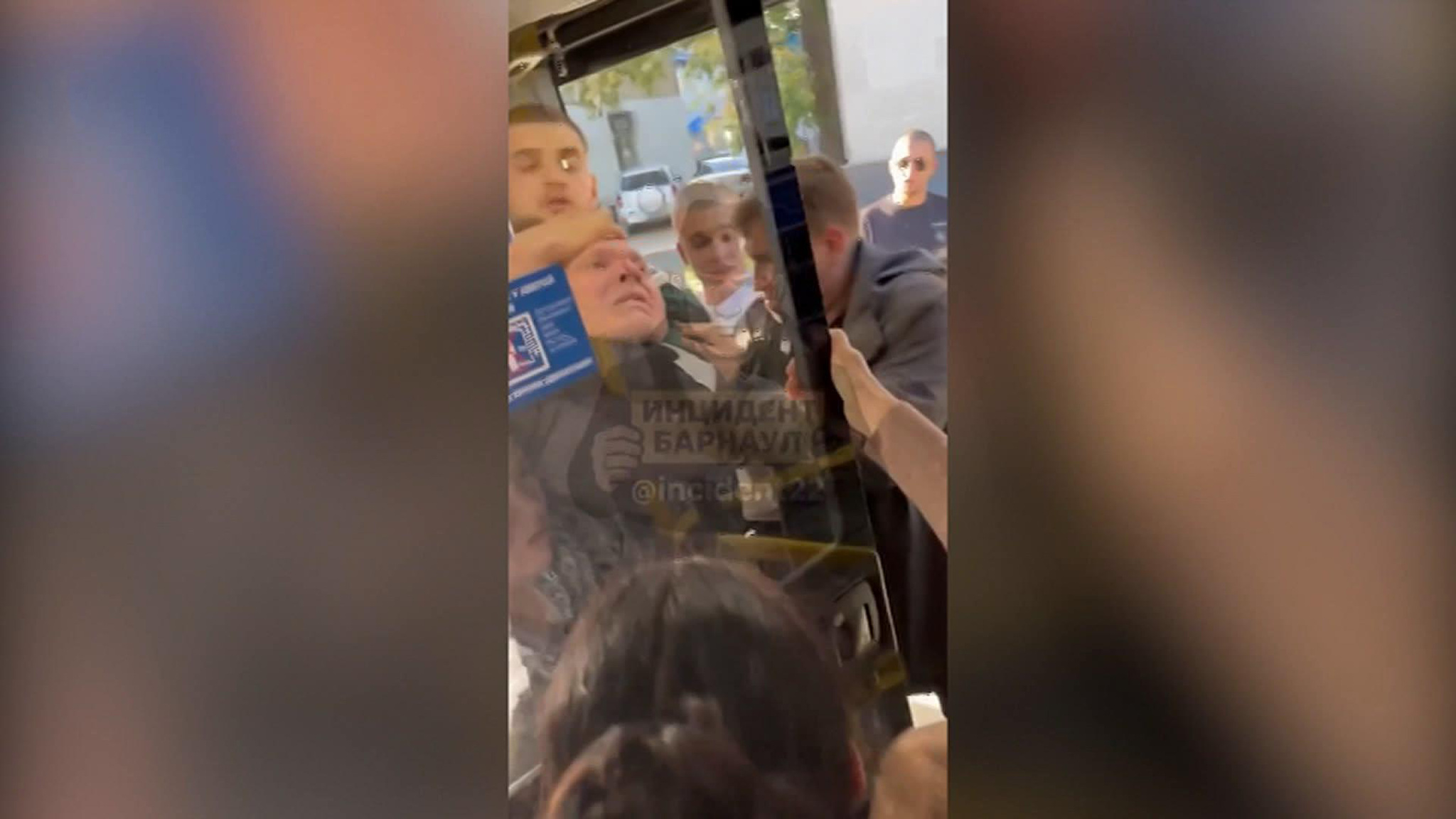 Суд арестовал агрессивных барнаульских безбилетников