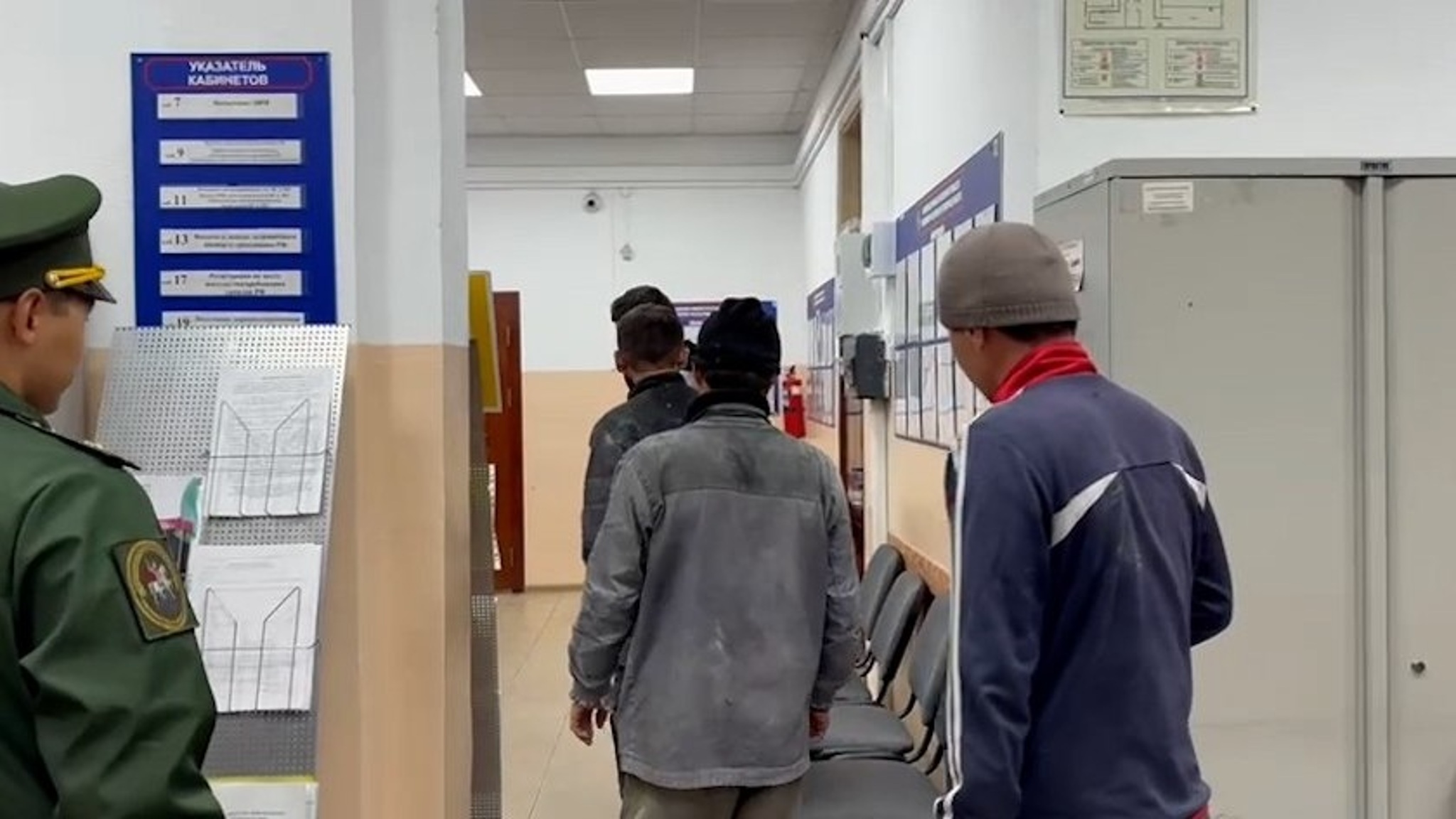 В Белогорске во время рейда выявили трех незаконных мигрантов