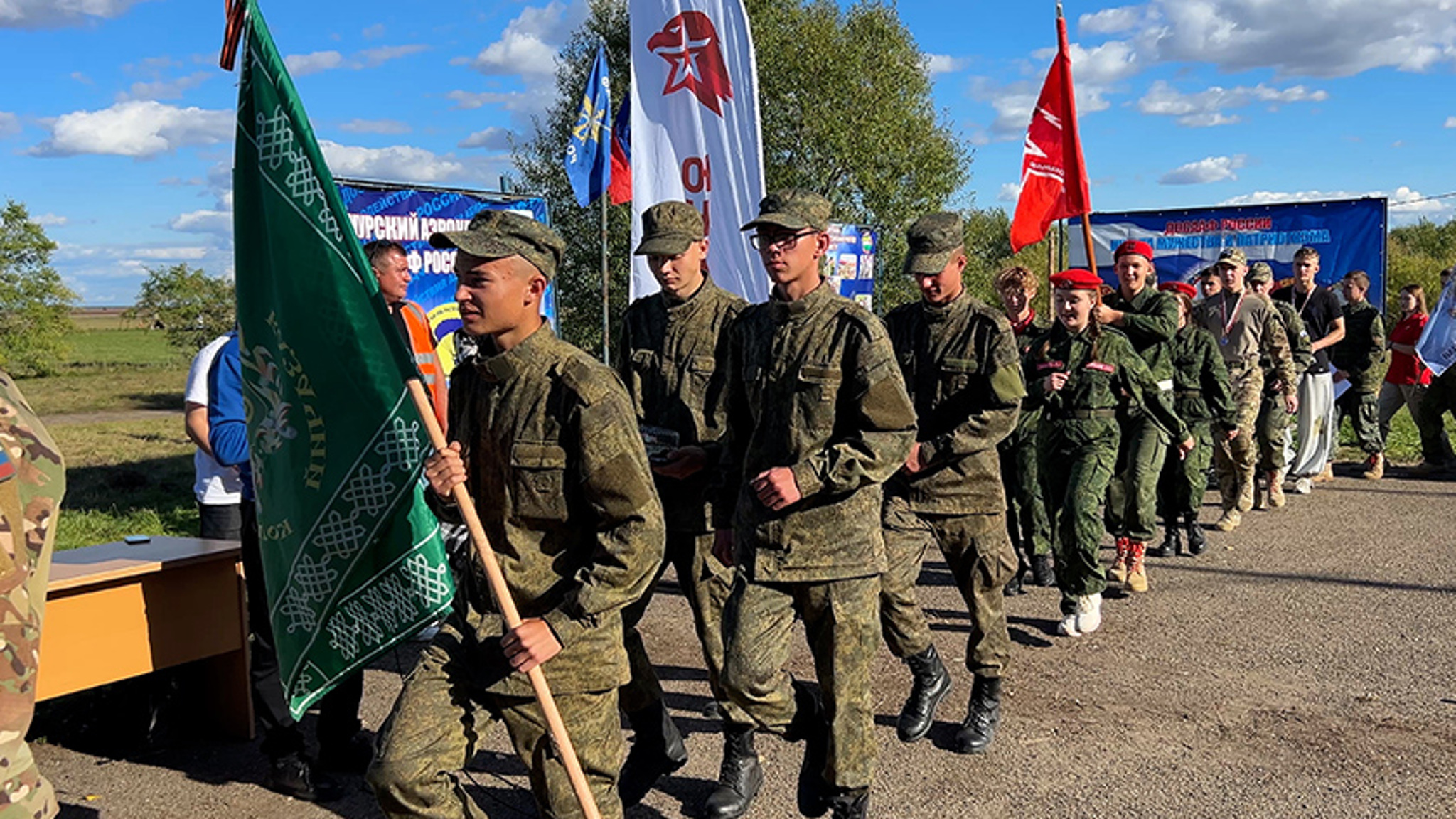 Школьники Приамурья соревновались в "Юнармейском десанте"