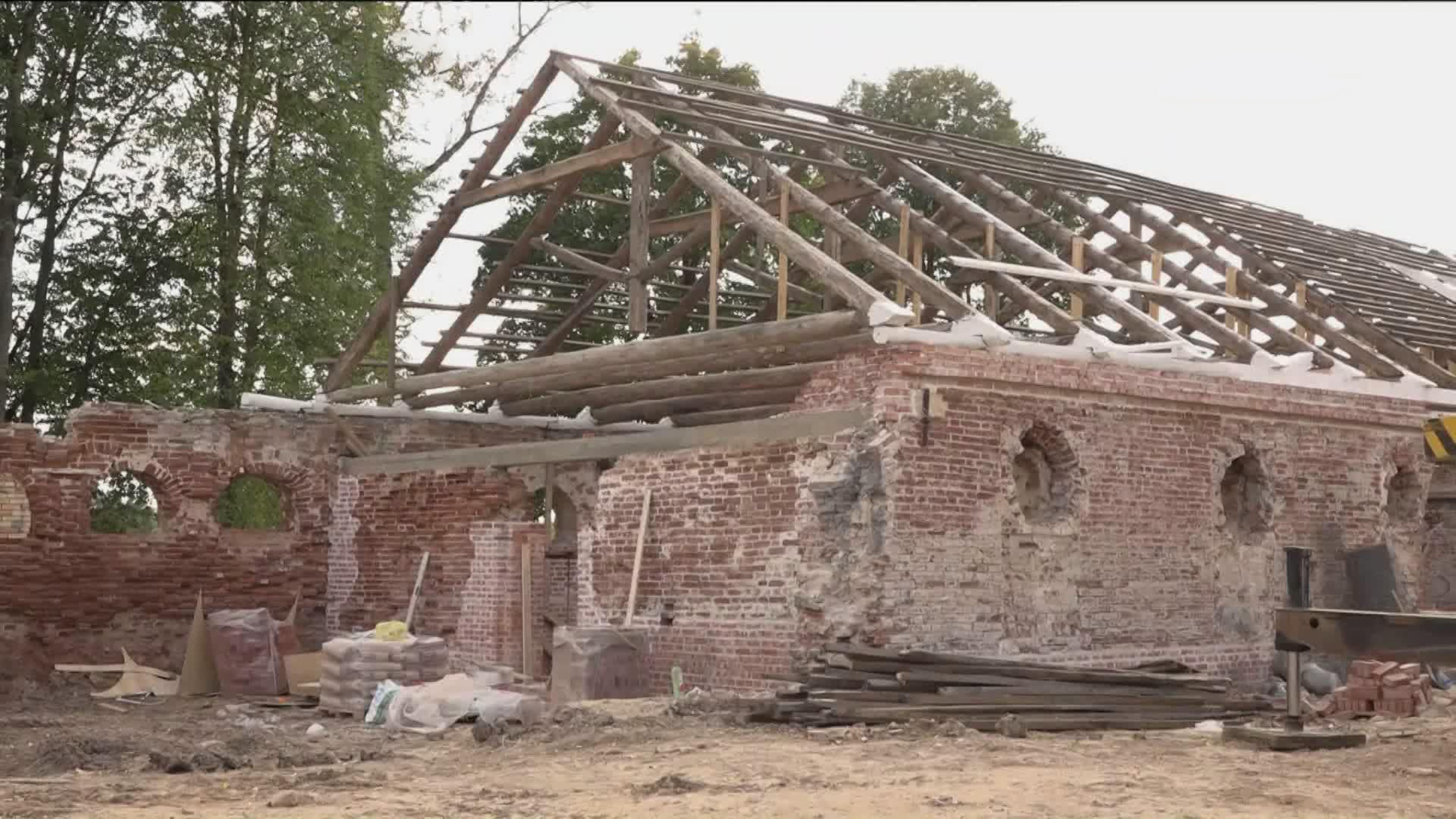 Калужской области реставрируют конный двор усадьбы Гончаровых