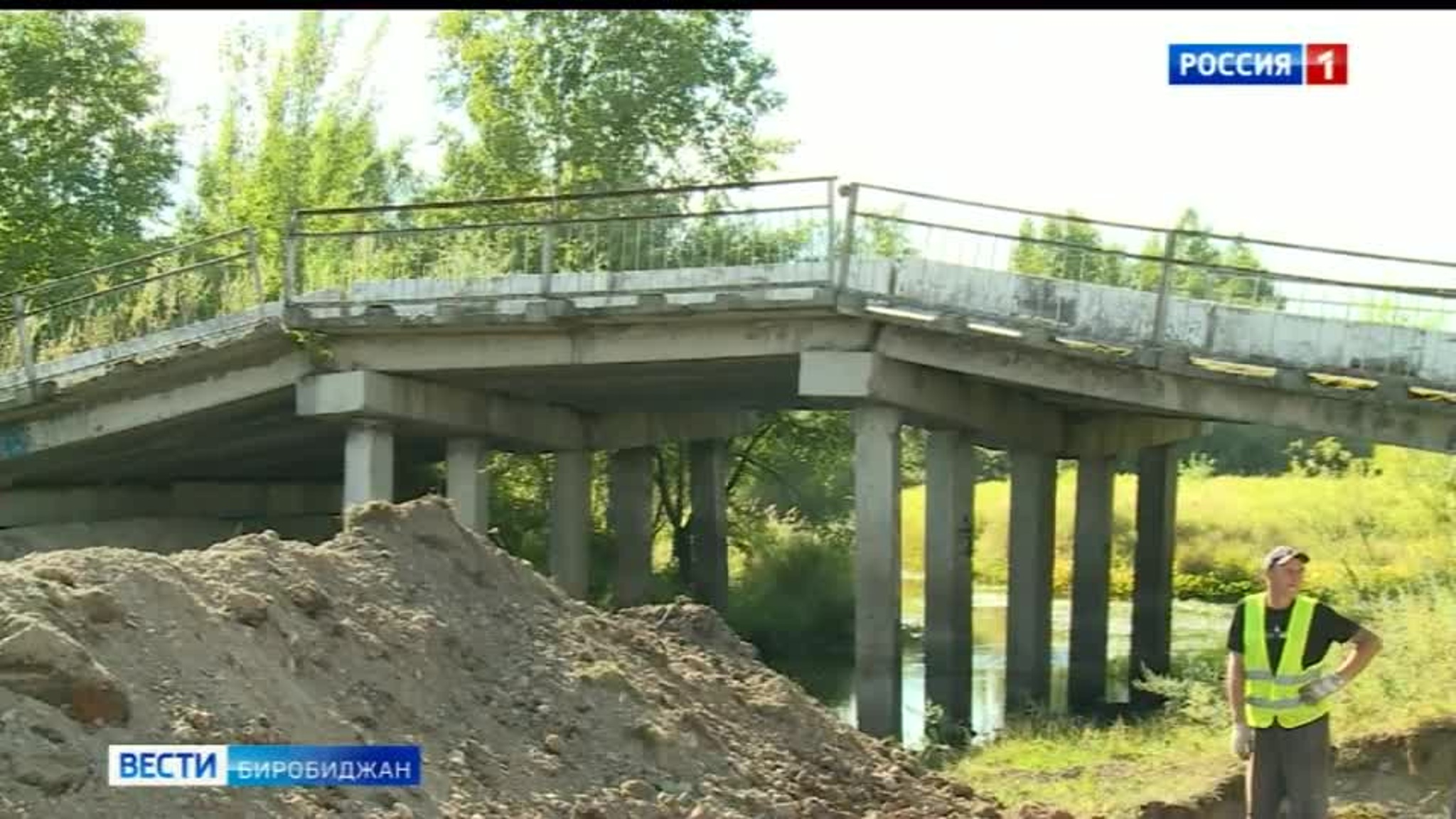С задержкой идет строительство моста через Икуру в биробиджанском пос. Кирпичики