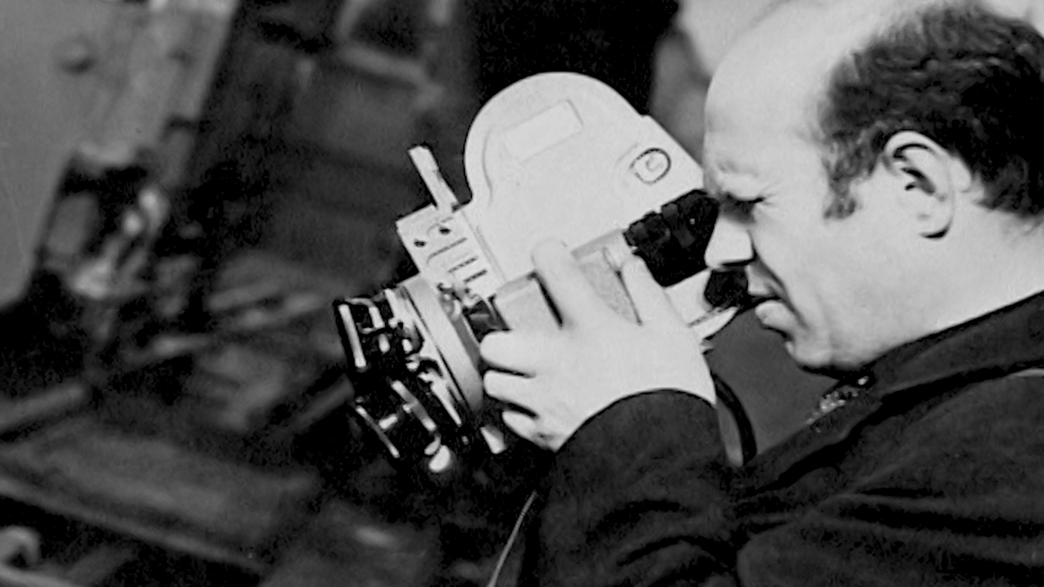 Любили за высокий профессионализм и уникальное чувство юмора. Сегодня 85 лет исполнилось бы оператору ГТРК "Псков" Валентину Янусу