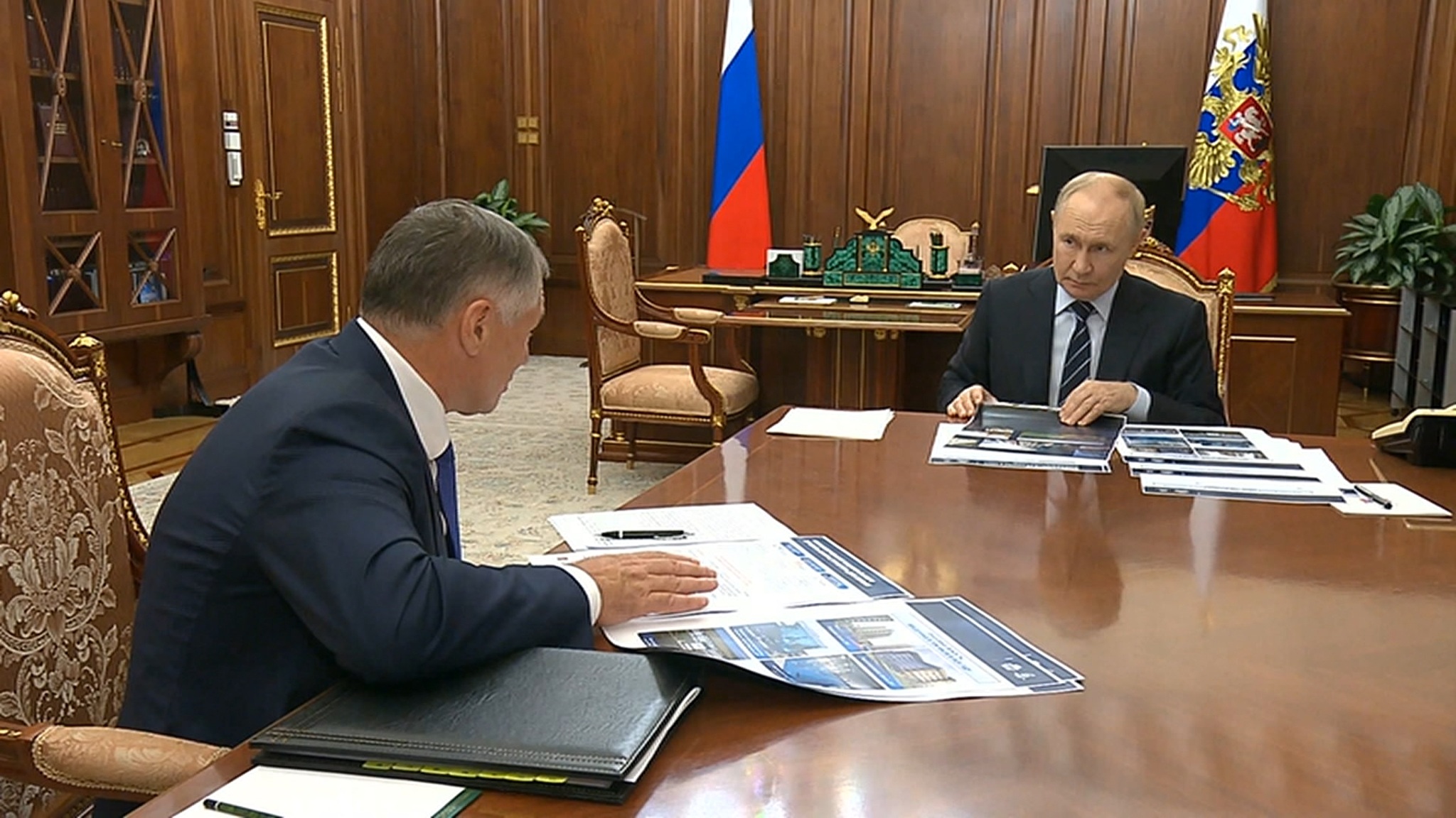 Путин и Хуснуллин обсудили ситуацию в строительстве