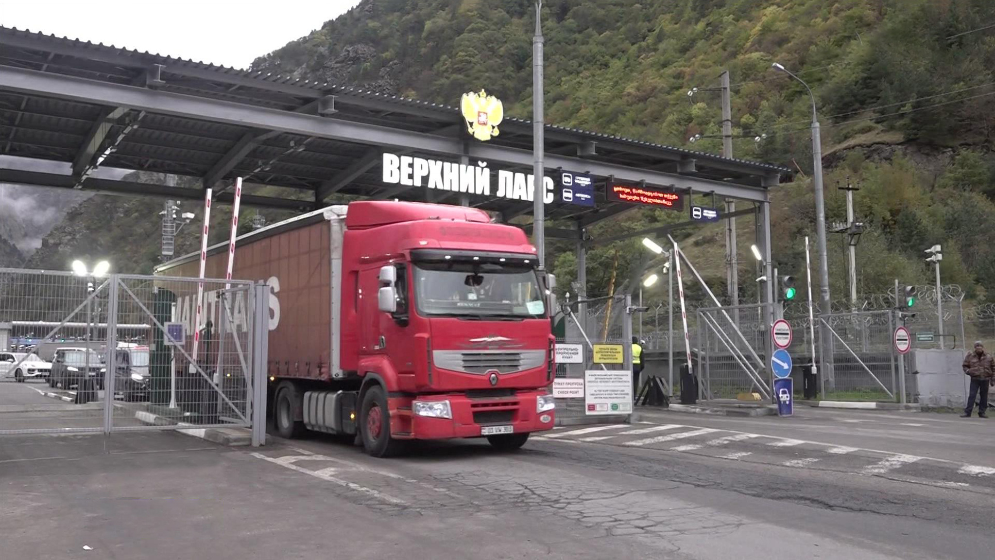 На КПП "Верхний Ларс" заработала система электронной очереди