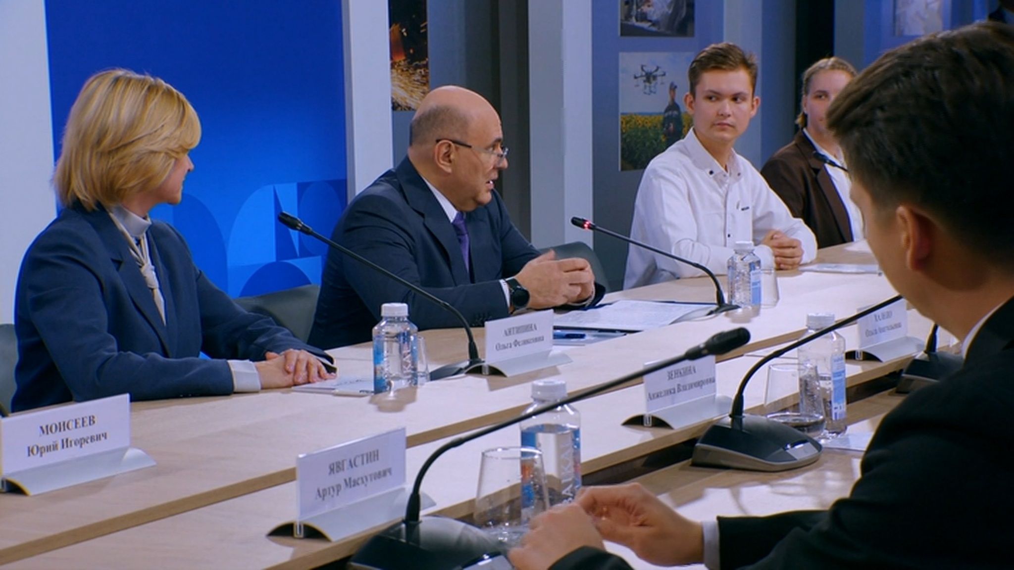 Мишустин встретился с победителями чемпионатов профессионального мастерства