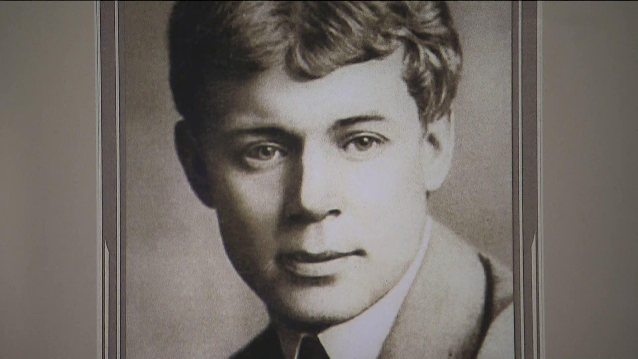 Выставка "1925. Декабрь" открылась в "Есенин-центре"