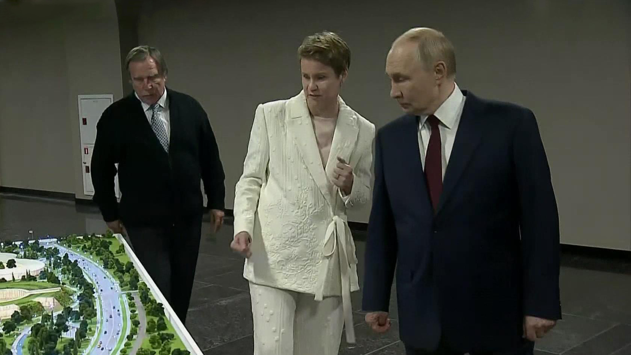 Путин посетил открытие нового концертного комплекса "Сириус"
