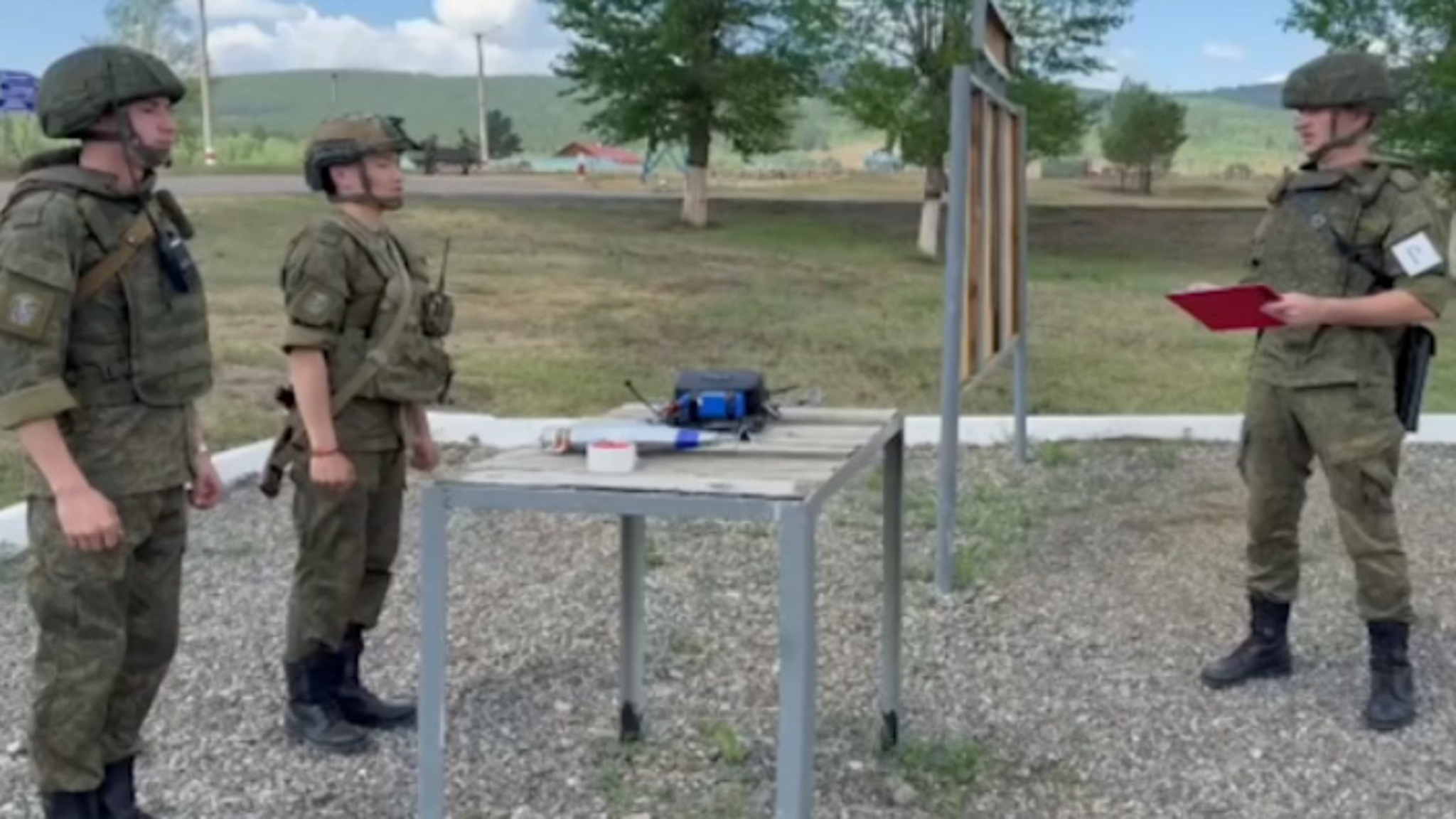 В Забайкалье в учебном центре ВВО военнослужащие обучаются работе с БПЛА