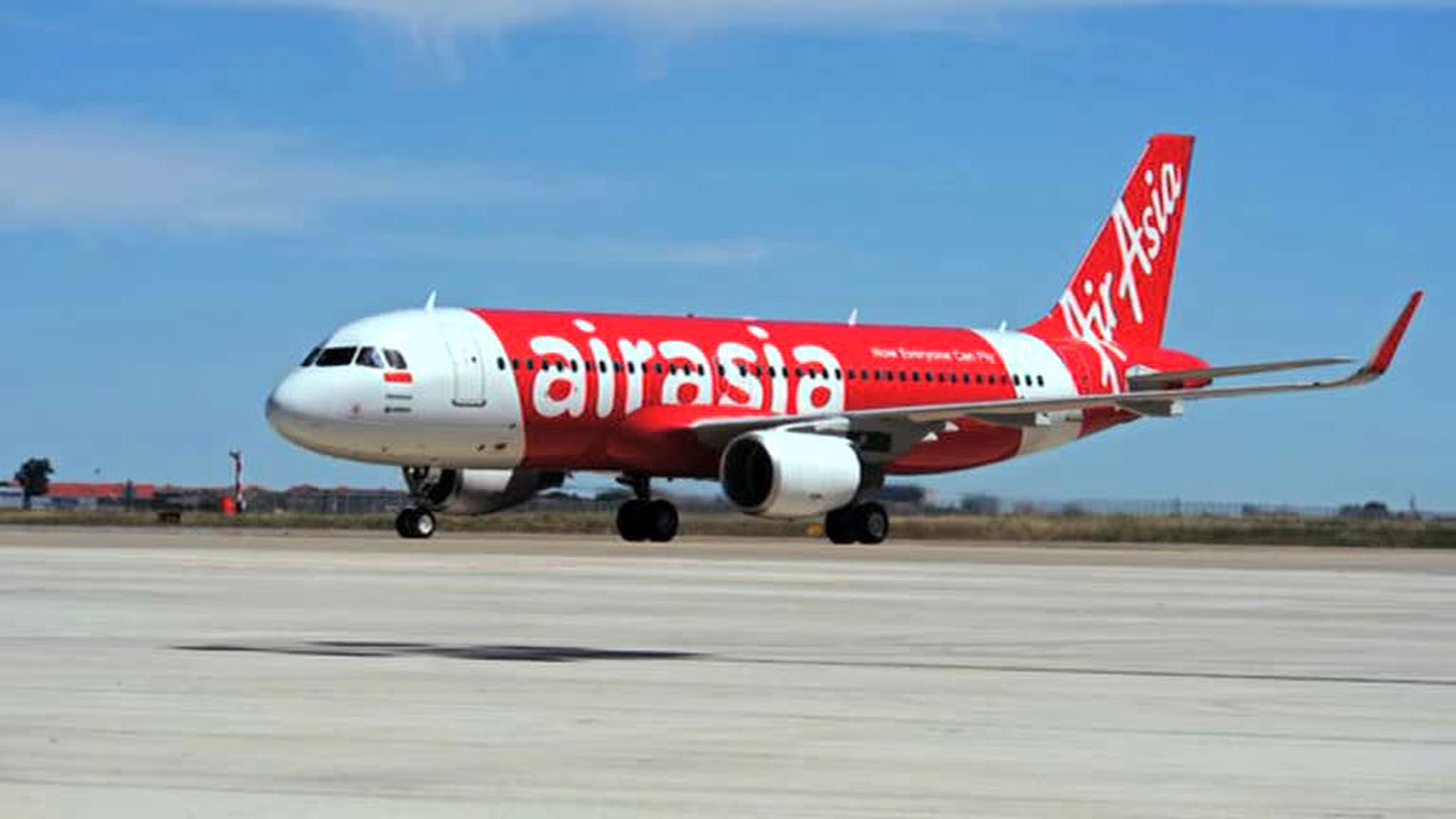 Диспетчеры потеряли связь с самолетом малайзийской AirAsia