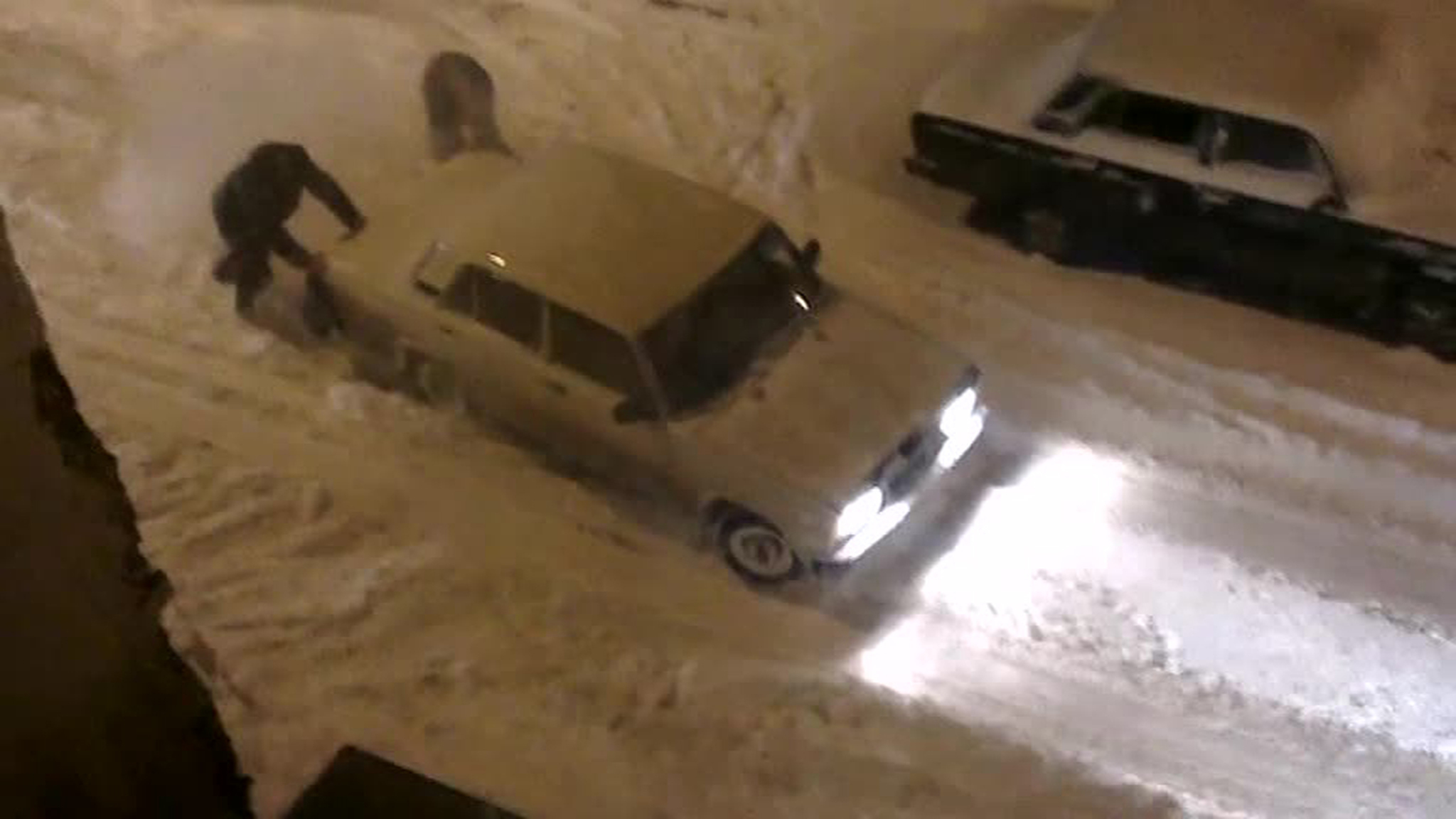 Мощный снегопад в Воронеже парализовал движение