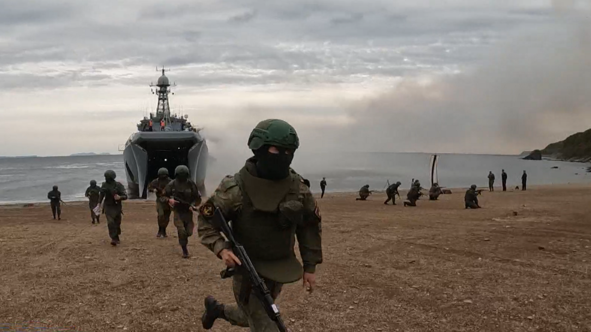 Масштабные учения морского десанта Тихоокеанского флота прошли в бухте Стеклянная