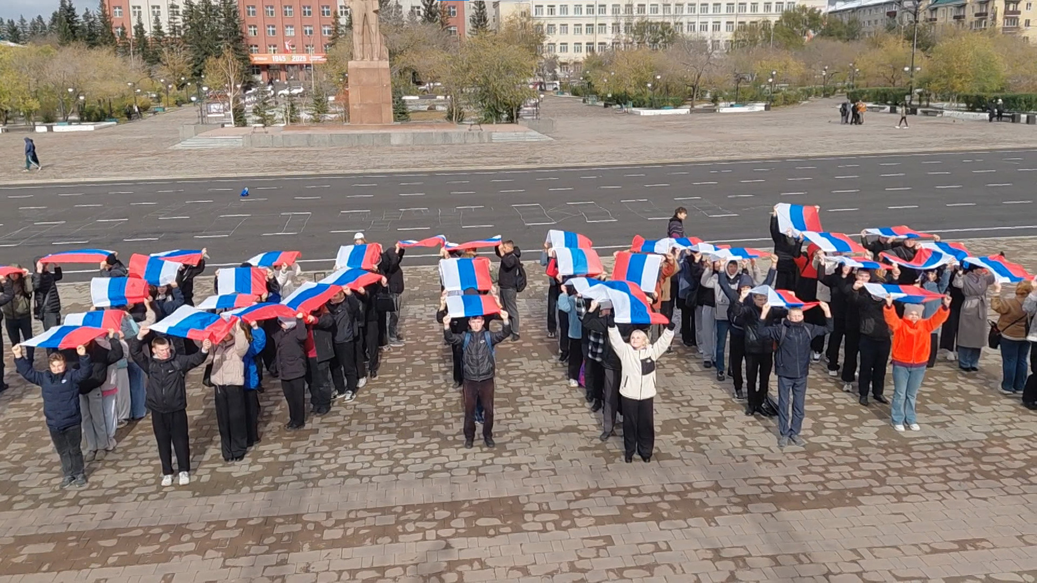 Флешмоб в честь дня рождения Владимира Путина прошёл в Чите