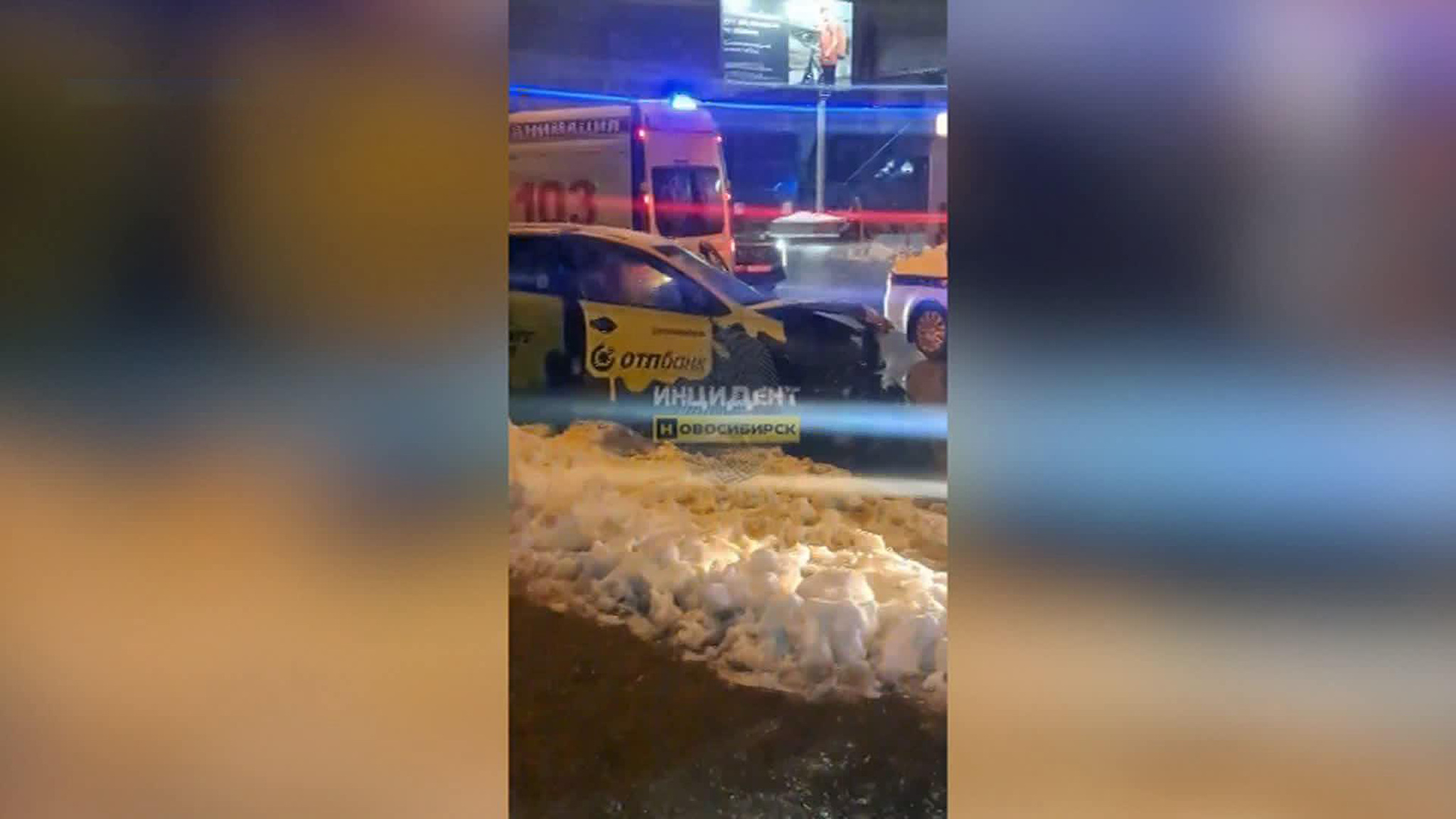 В Новосибирске пьяный водитель протаранил автобусную остановку