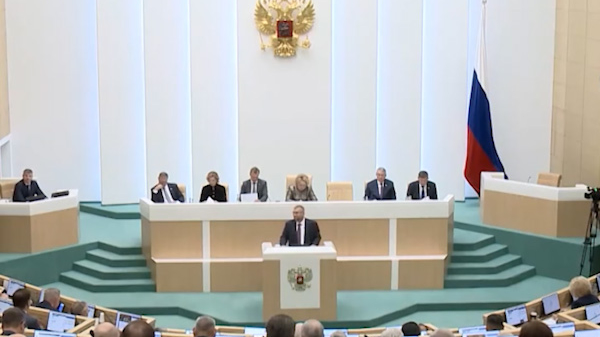 На пленарном заседании Совета Федерации было рассмотрено более 20 вопросов
