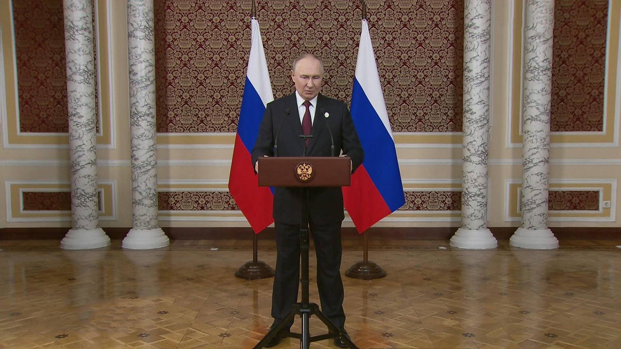 Владимир Путин провел пресс-конференцию по итогам визита в Душанбе