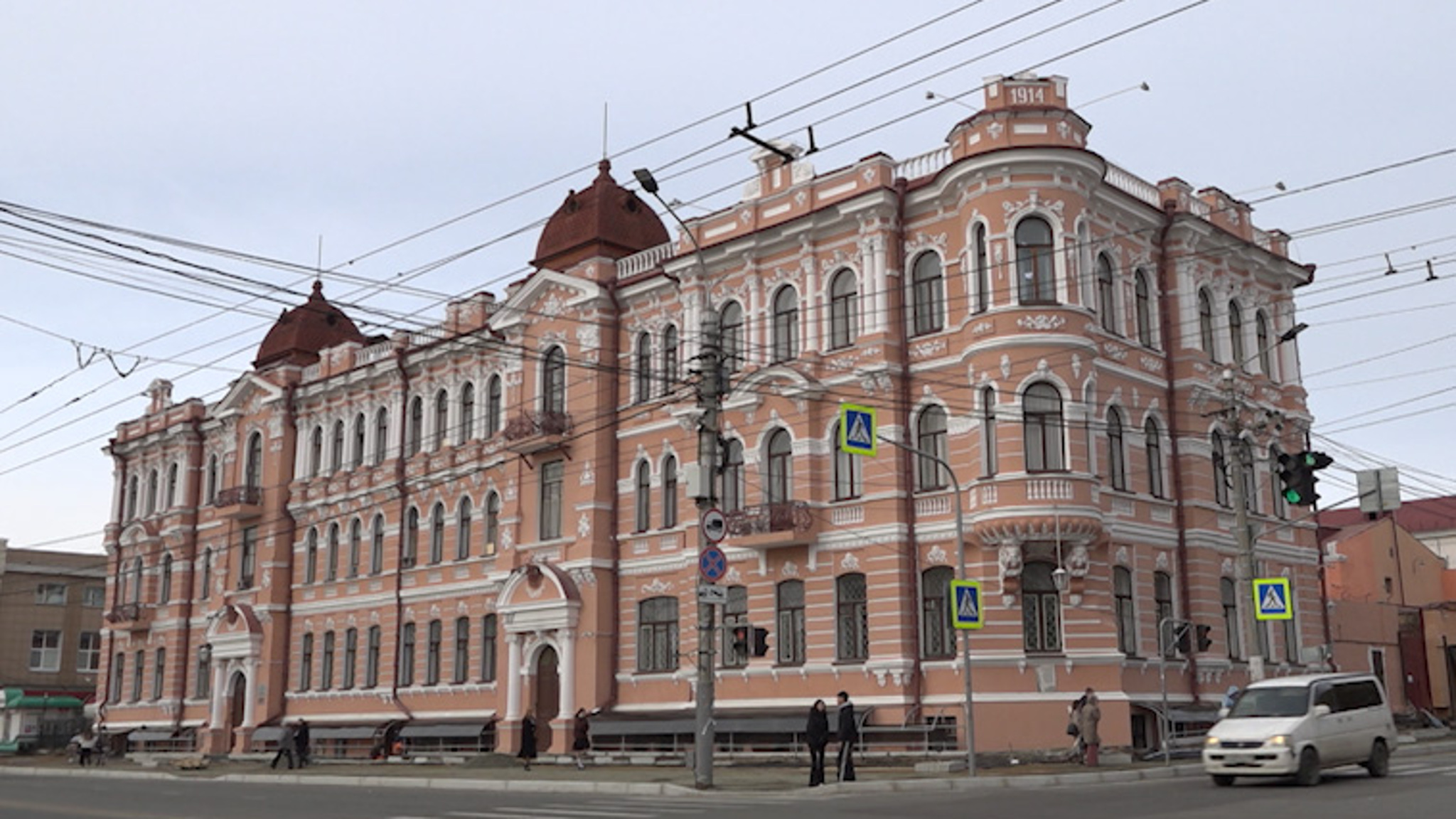 В Чите завершается реставрация фасада Дворца купцов Шумовых