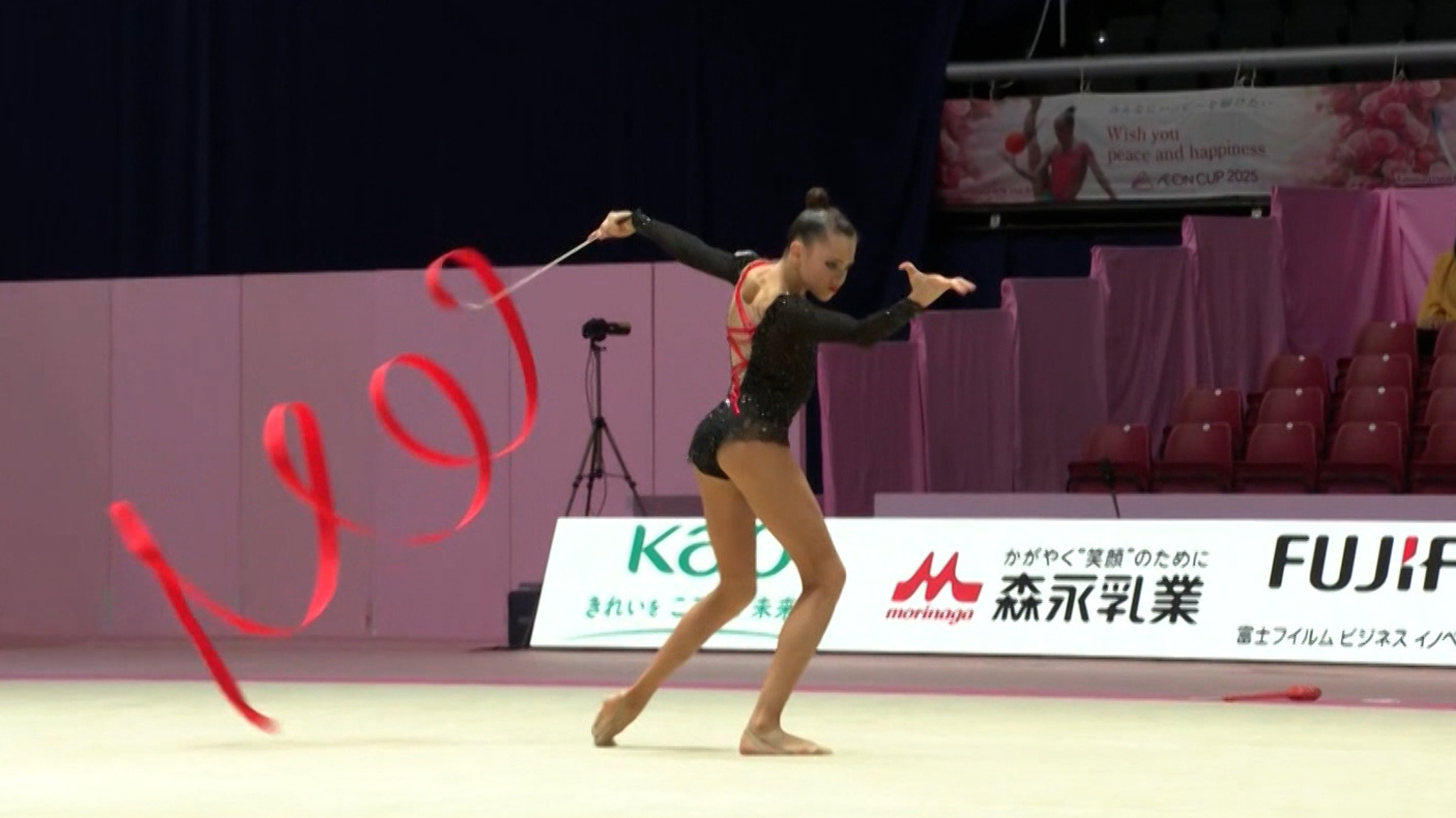 Российские гимнастки заняли второе место на турнире в Японии