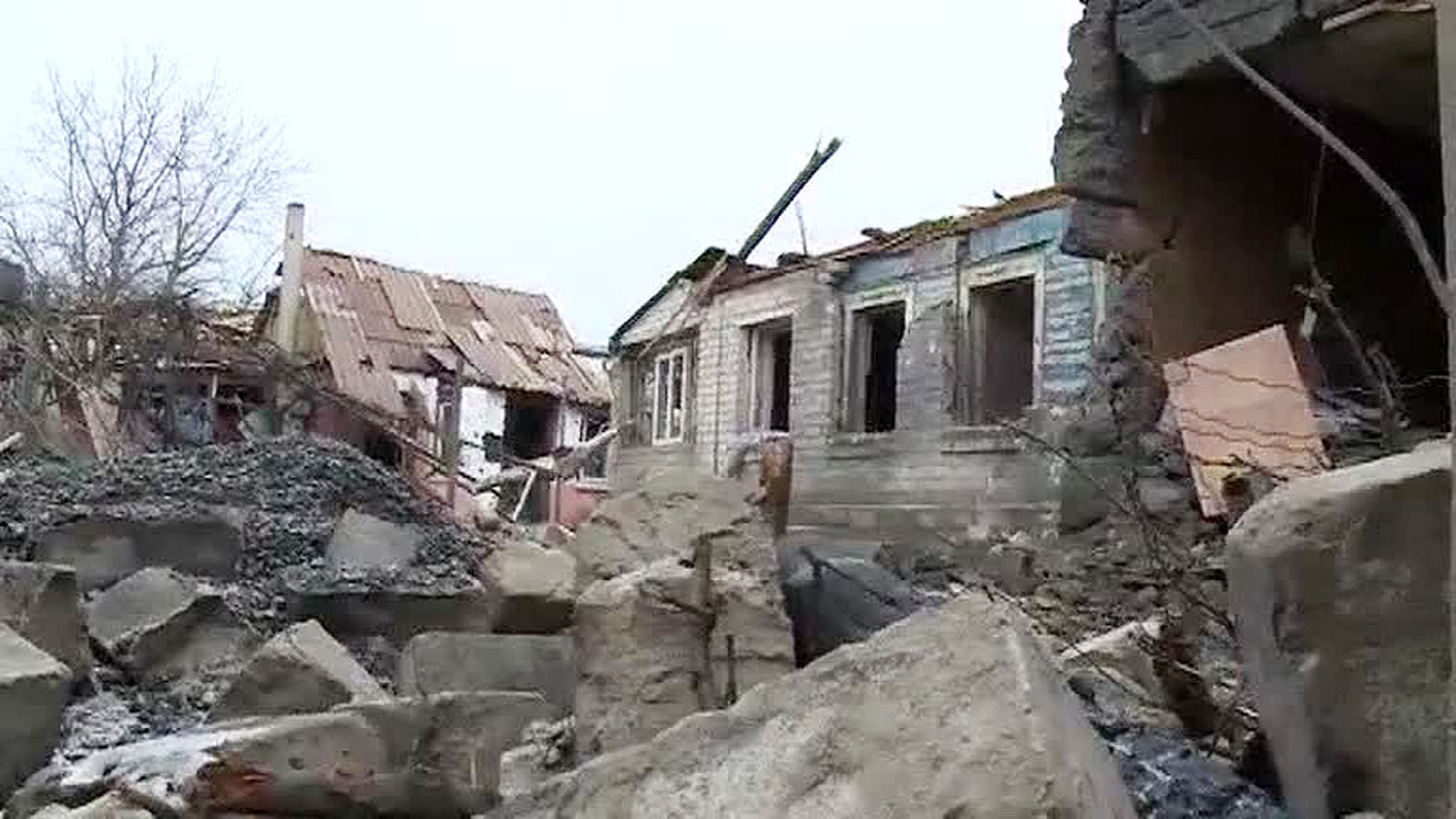 Украинские силовики вновь обрушили огонь на Луганск