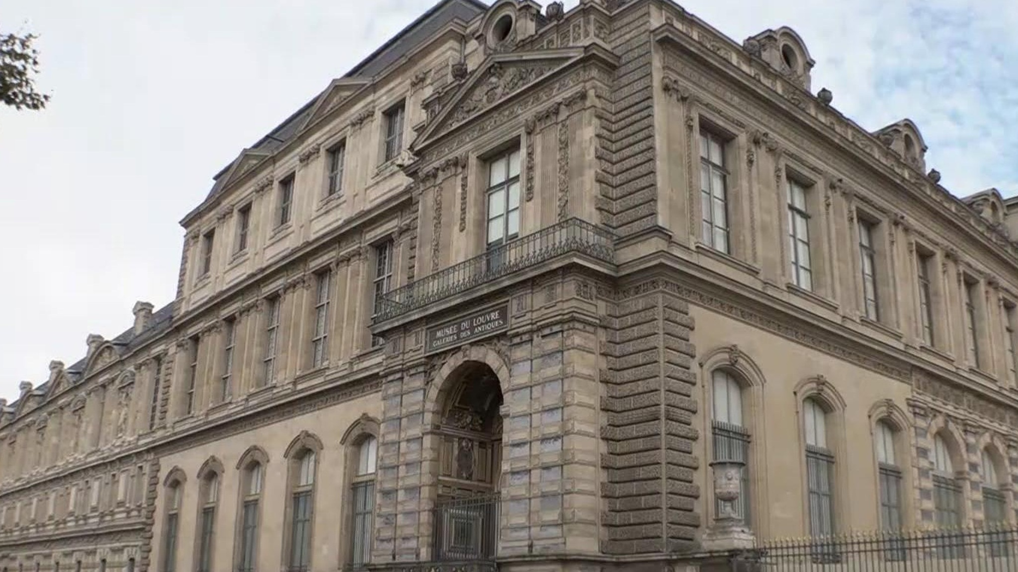 У Саркози в тюрьме два персональных охранника