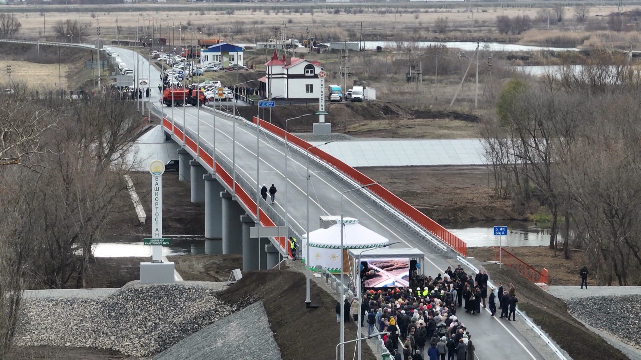 В России синхронно запустили движение по новым мостам и дорогам