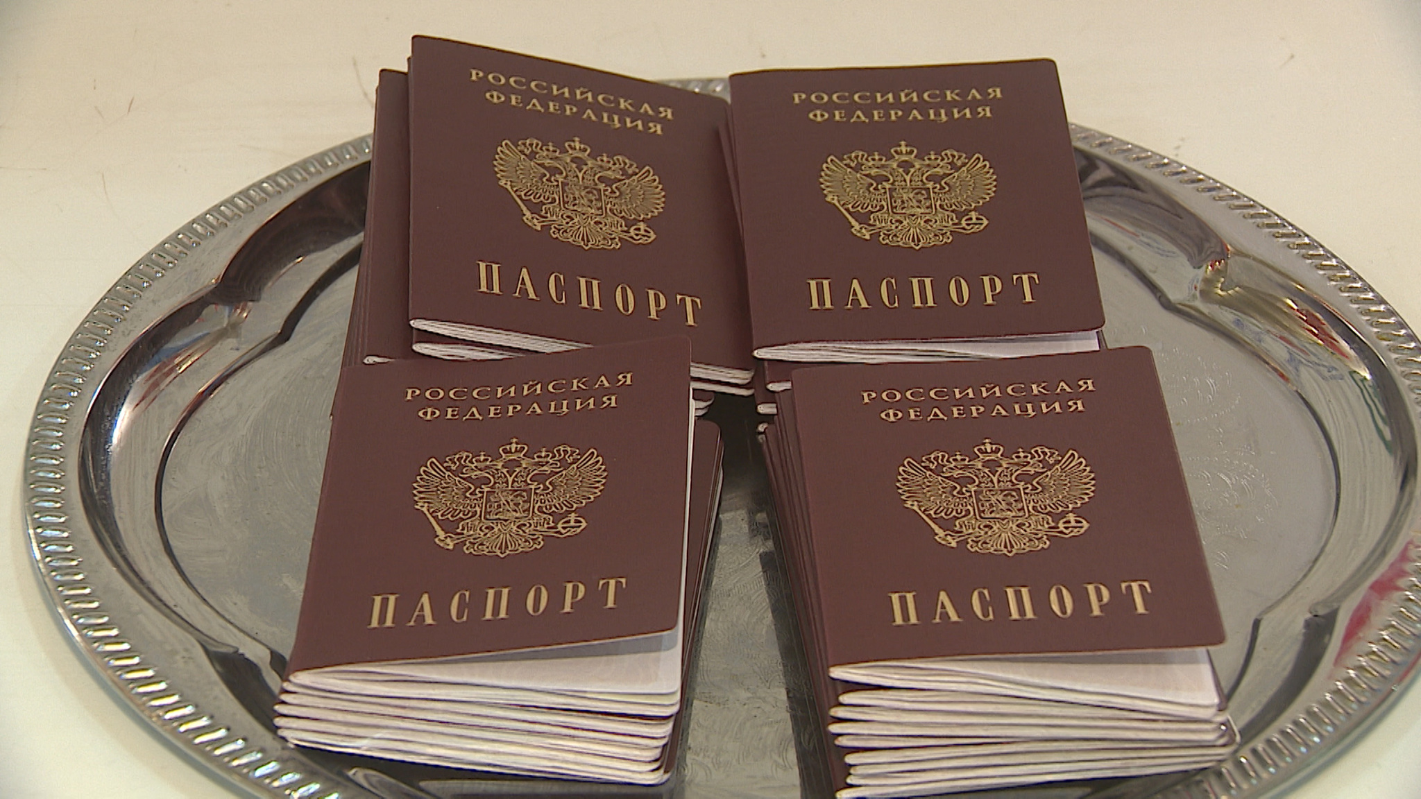 Школьники из Новороссии получили паспорта в Волгограде