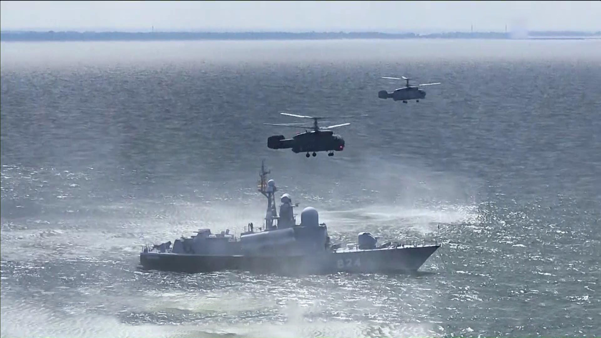 Сегодня моряки-надводники отмечают свой профессиональный праздник