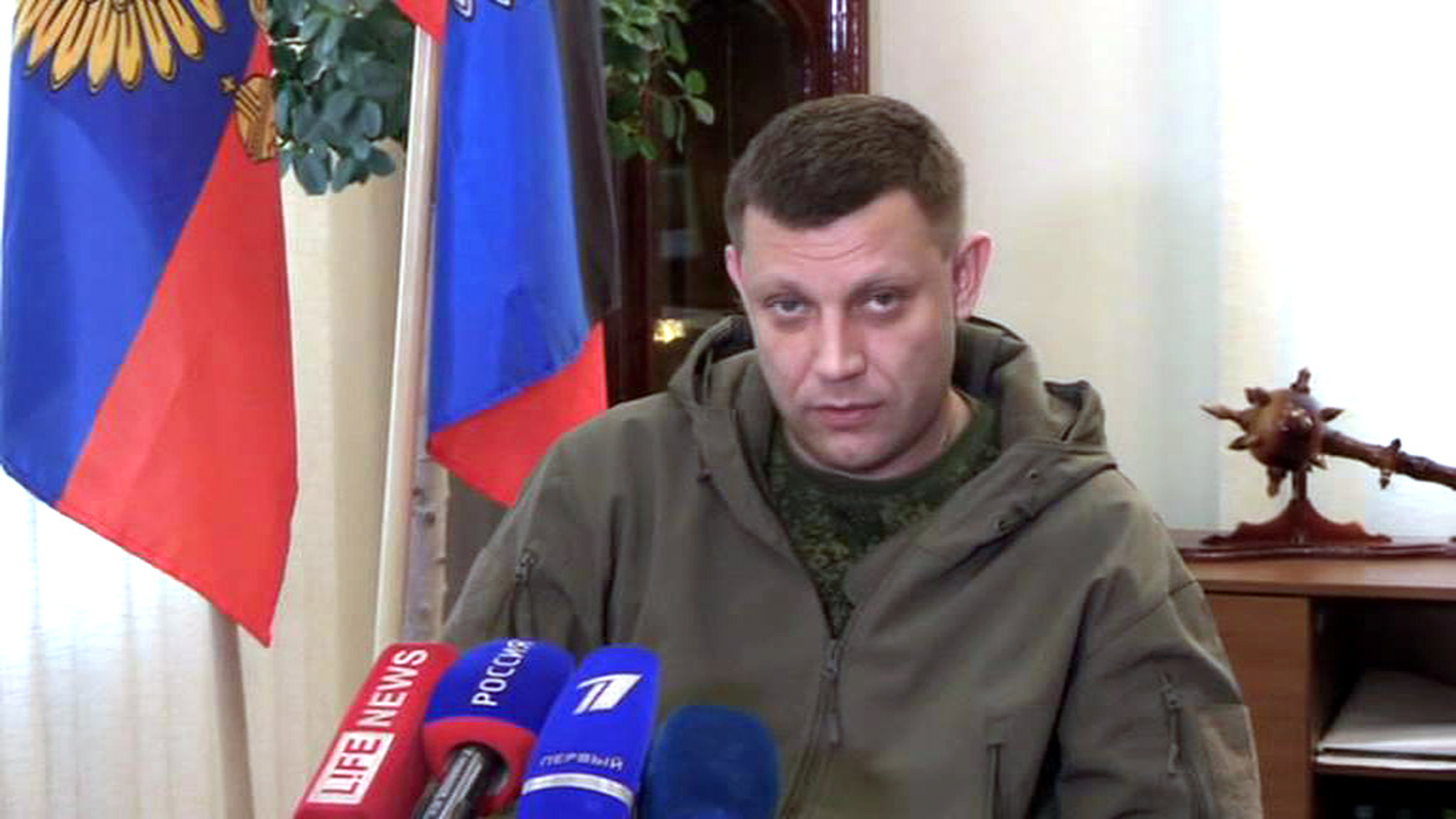 ДНР и ЛНР пожаловались на Киев Олланду и Меркель