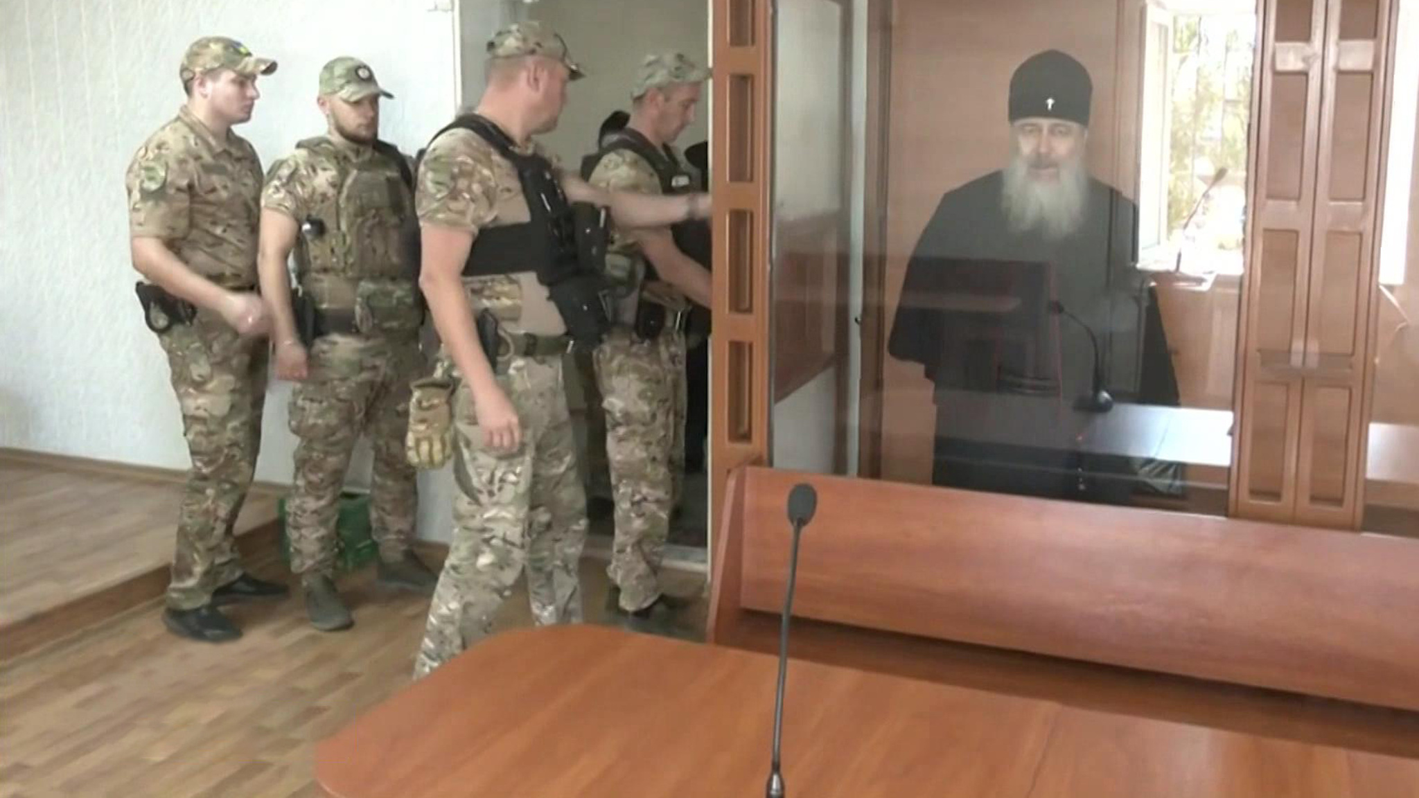 На Украине суд арестовал на два месяца митрополита УПЦ Арсения