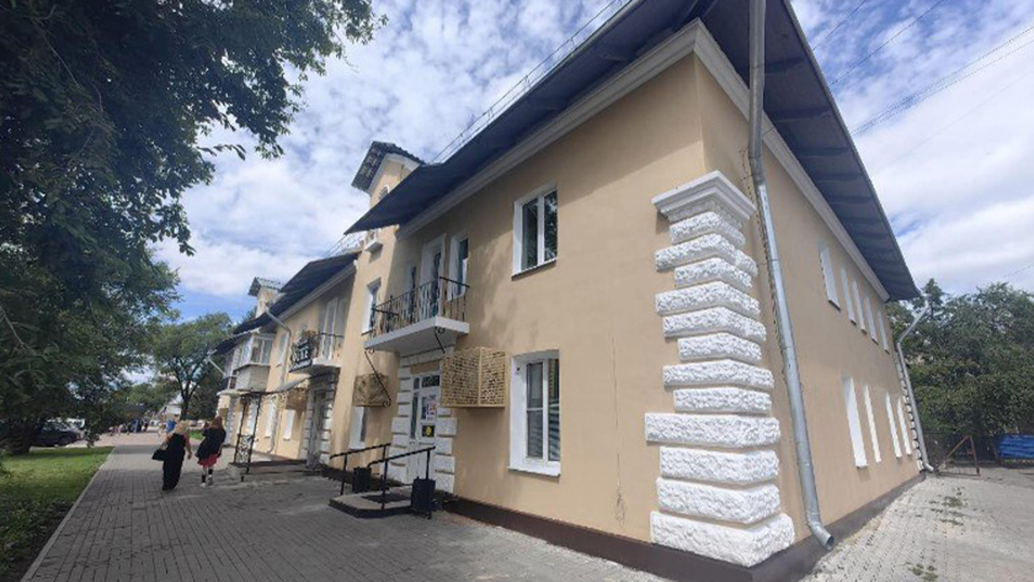 В областном центре продолжают благоустраивать фасады зданий