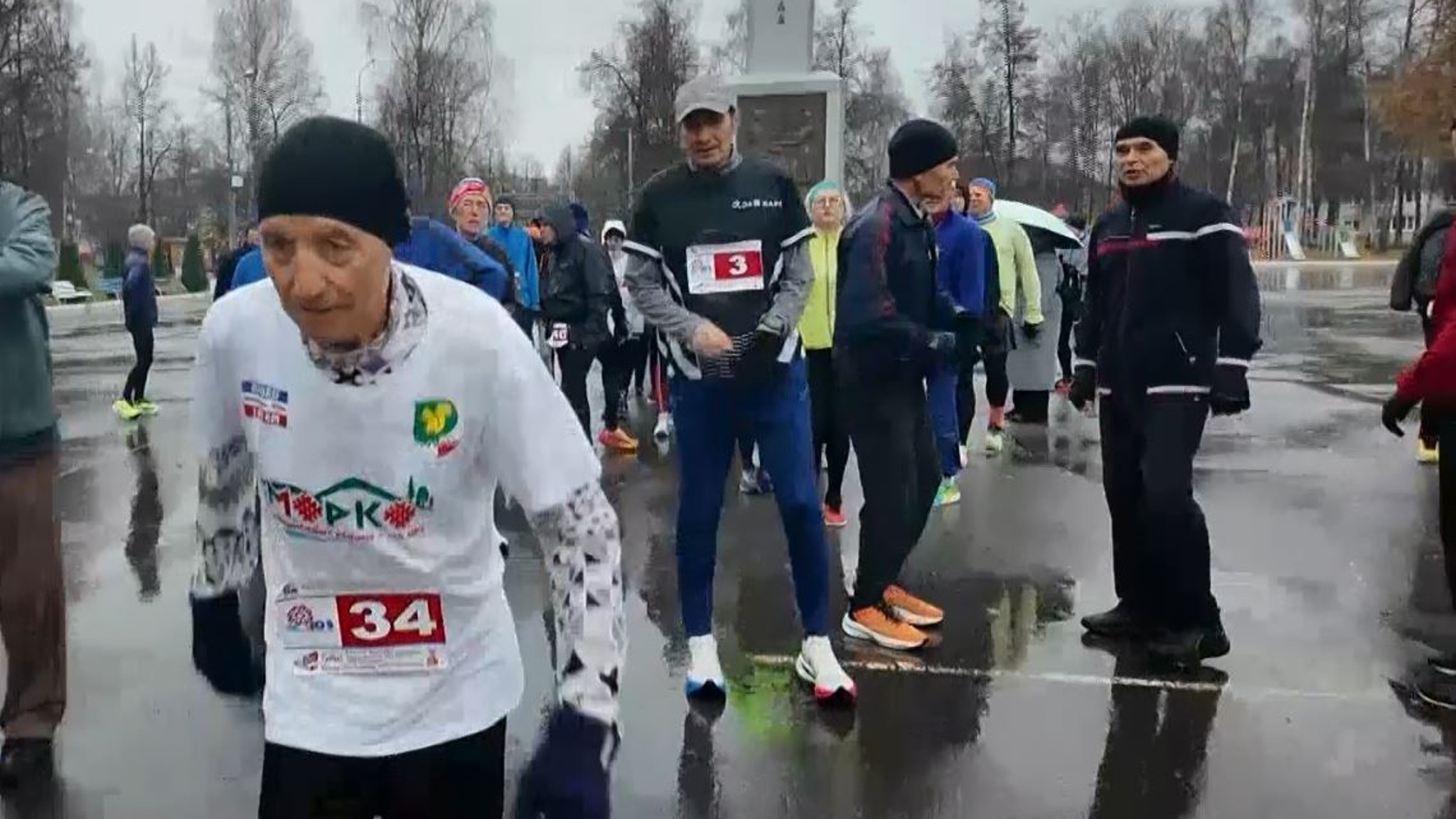 68 йошкаролинцев вышли на забег-гандикап, несмотря на дождь и непогоду