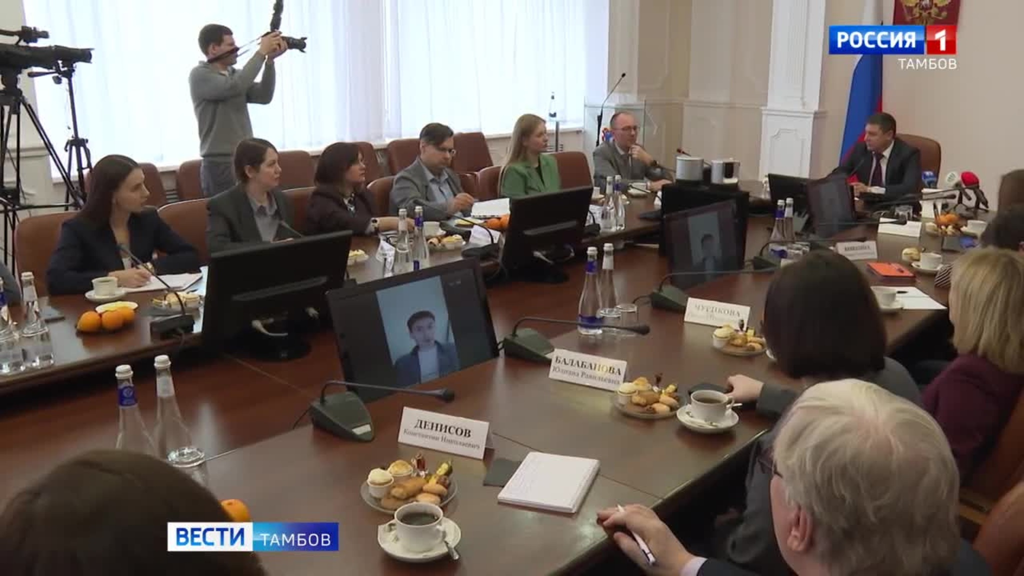 Евгений Первышов на пресс-конференции ответил более чем на два десятка вопросов журналистов