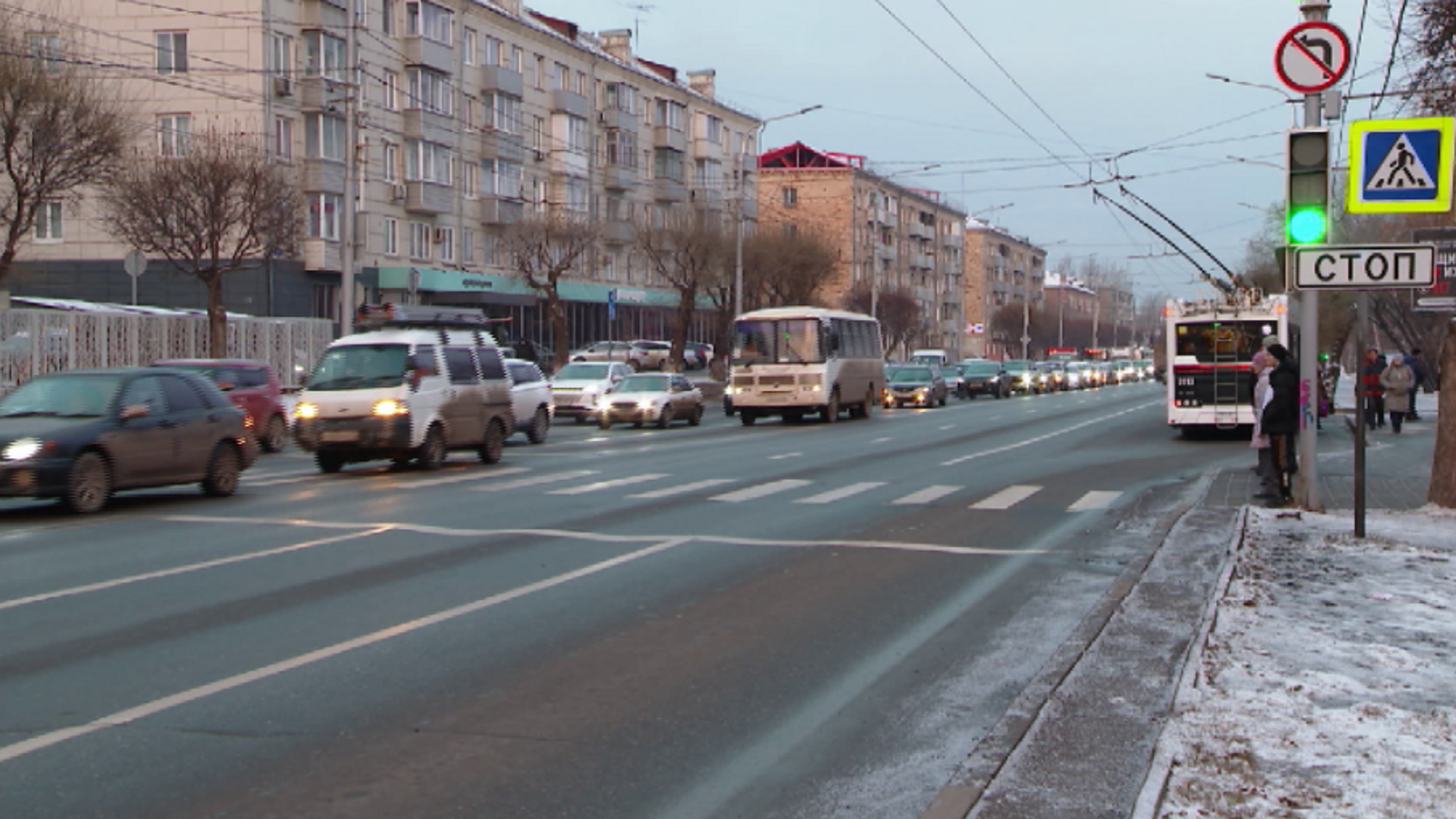 Красноярцы жалуются на скользкие тротуары